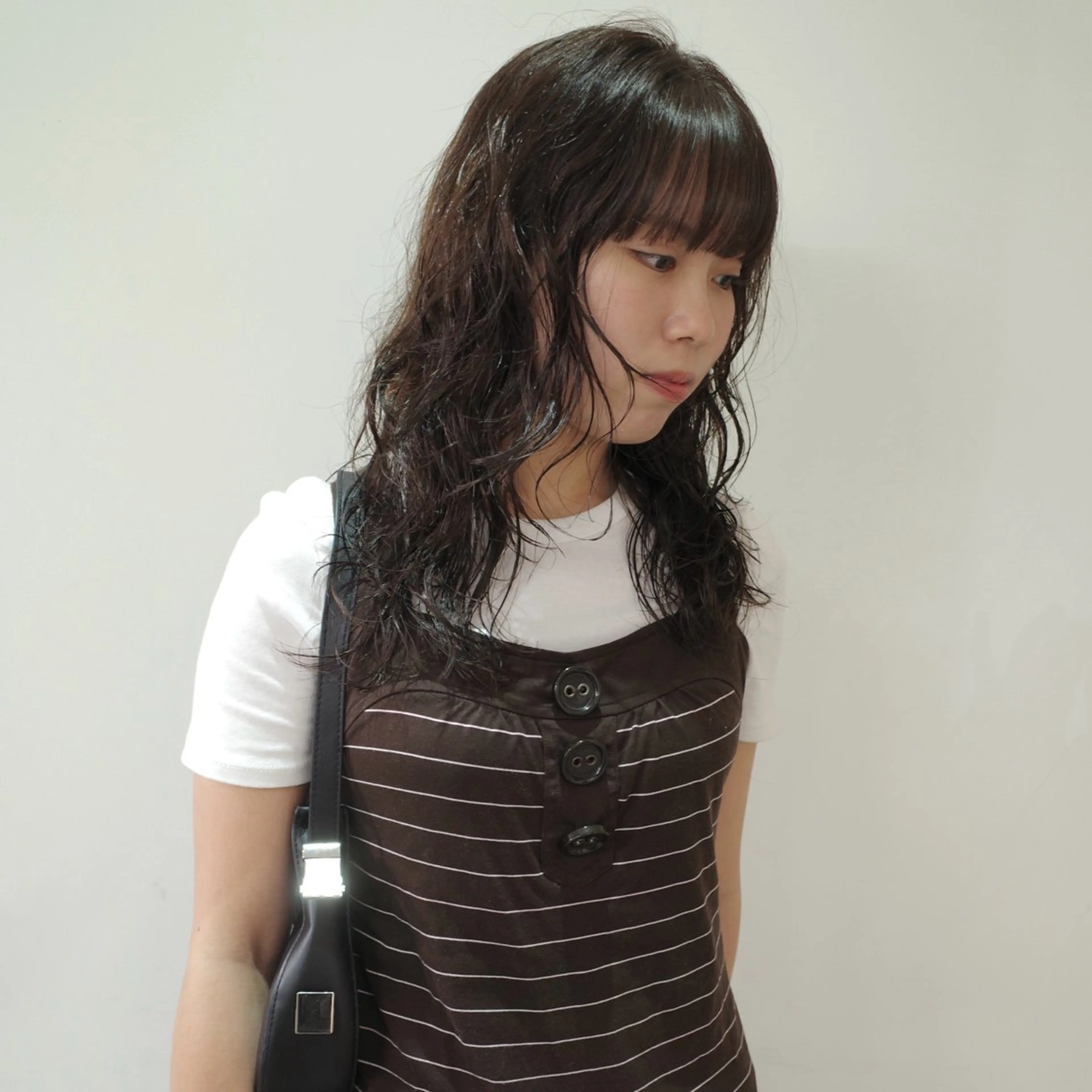 ミディアム カラー パーマ ミディアムパーマ 透明感カラー 顔まわりレイヤー 顔周りカット ハッシュカット カット パーマ トリートメント nonoka オリーブ/グレージュのヘアスタイル