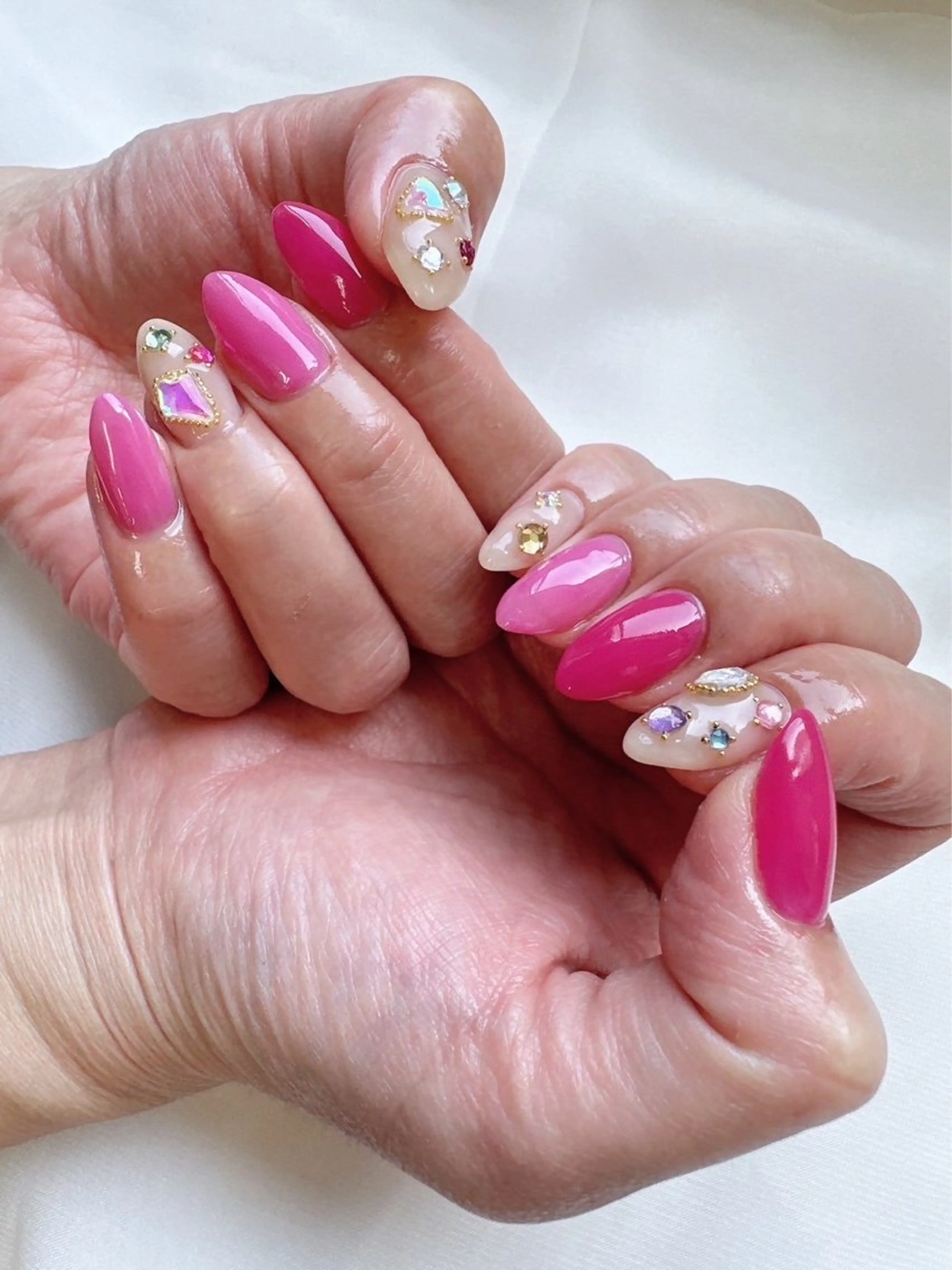 ネイル カラーズビューティサロン所属・石井 桃子のネイルデザイン