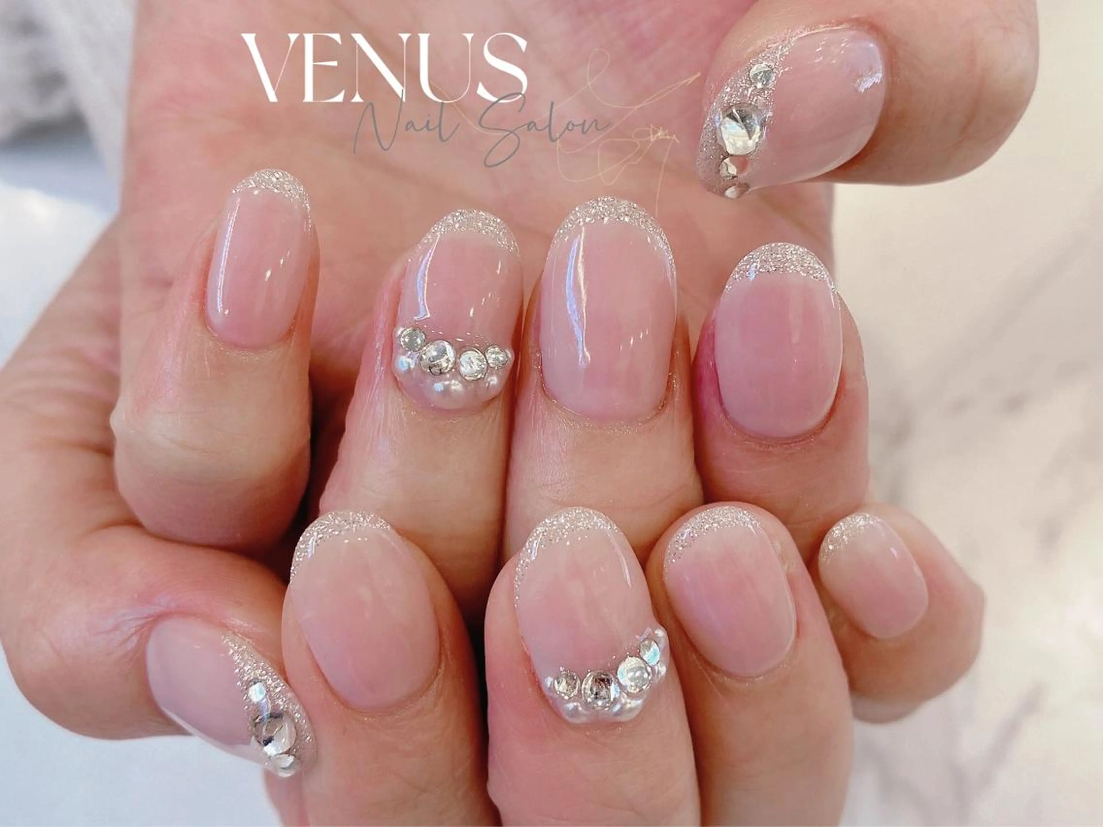 ミディアム VENUS Nail ★池袋徒歩2分のネイルデザイン
