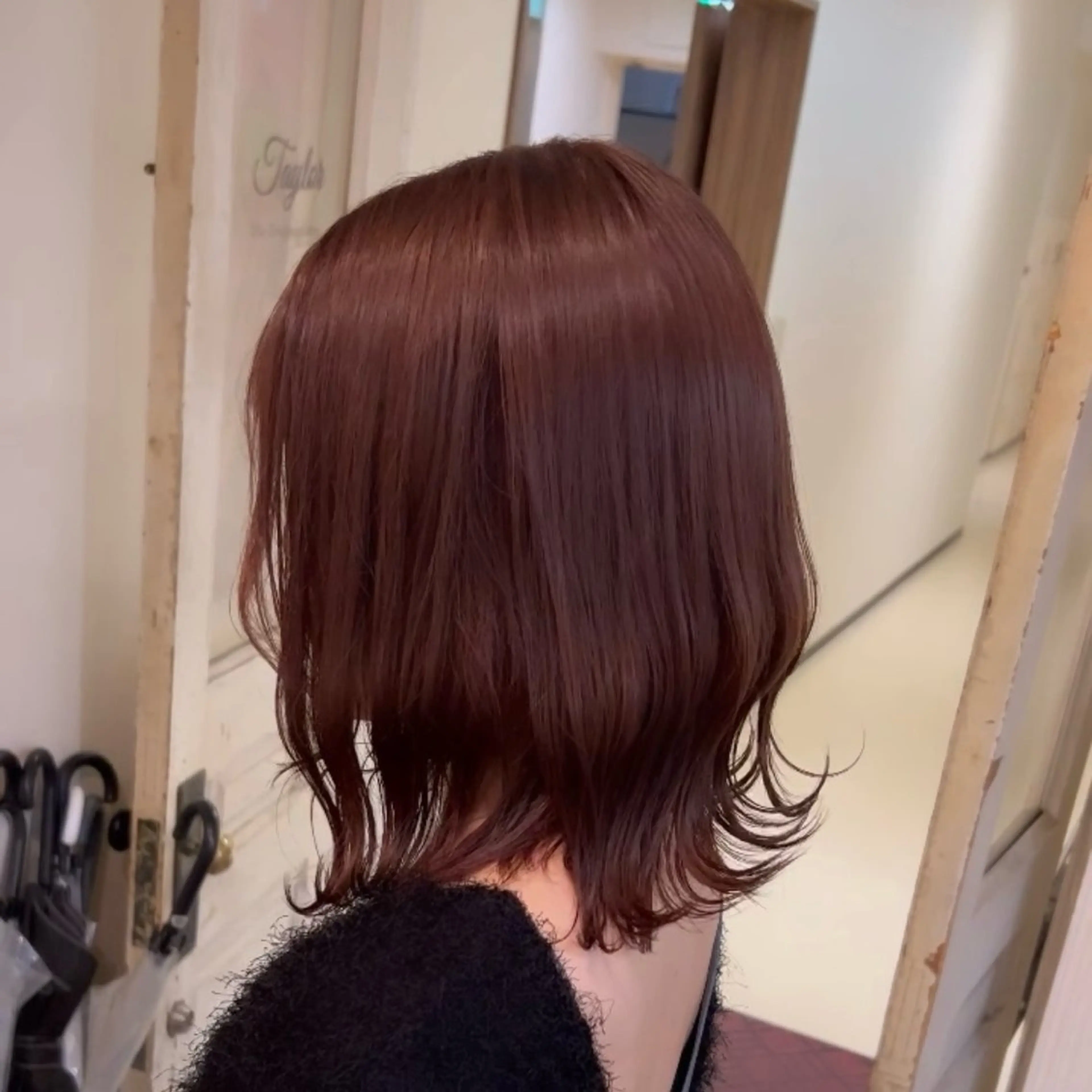 ミディアム カラー ブリーチ ブラウンカラー ピンクカラー ピンクブラウン オカベ ショウマのヘアスタイル