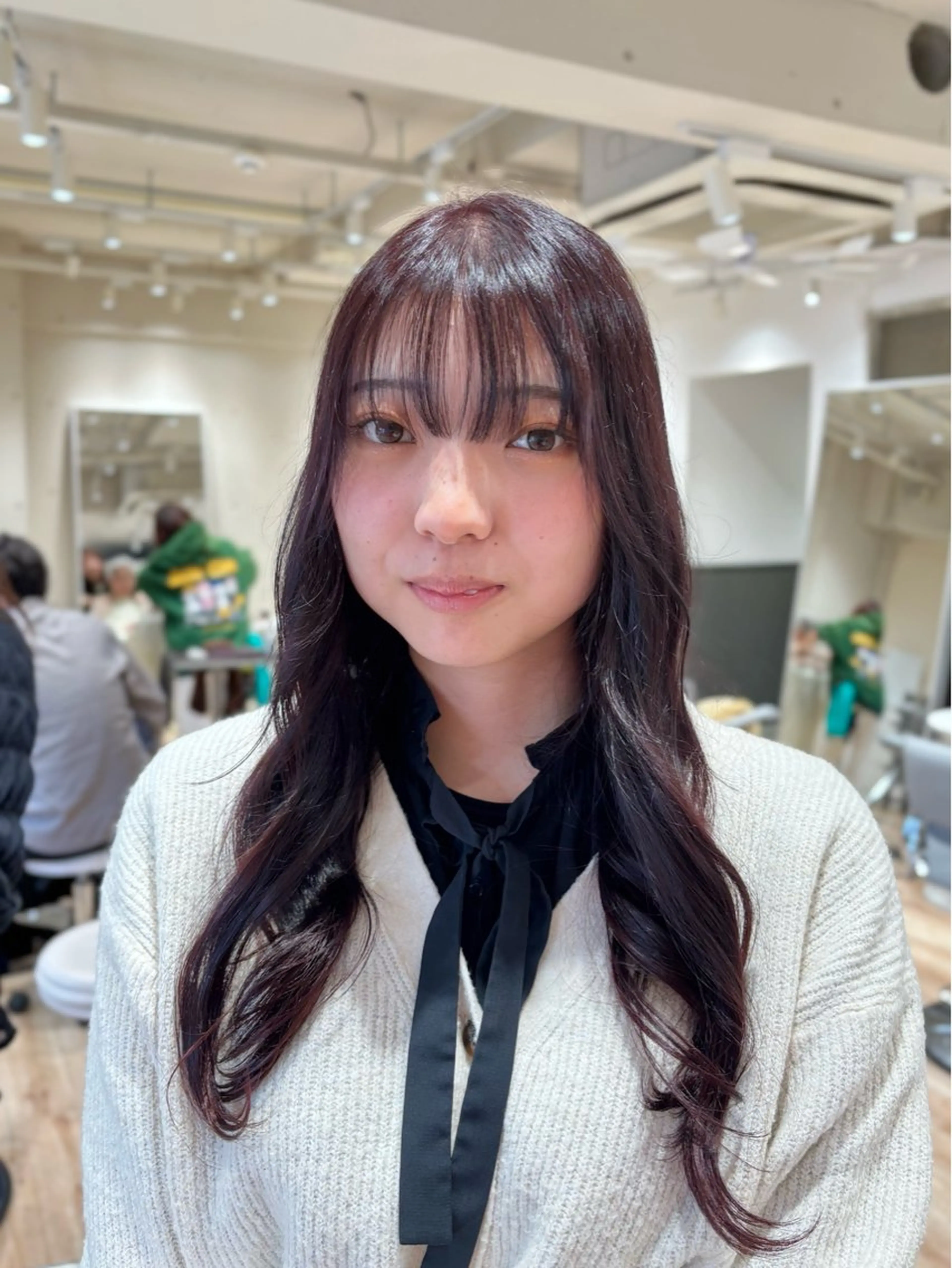 セミロング カラー 北 詩羽のヘアスタイル