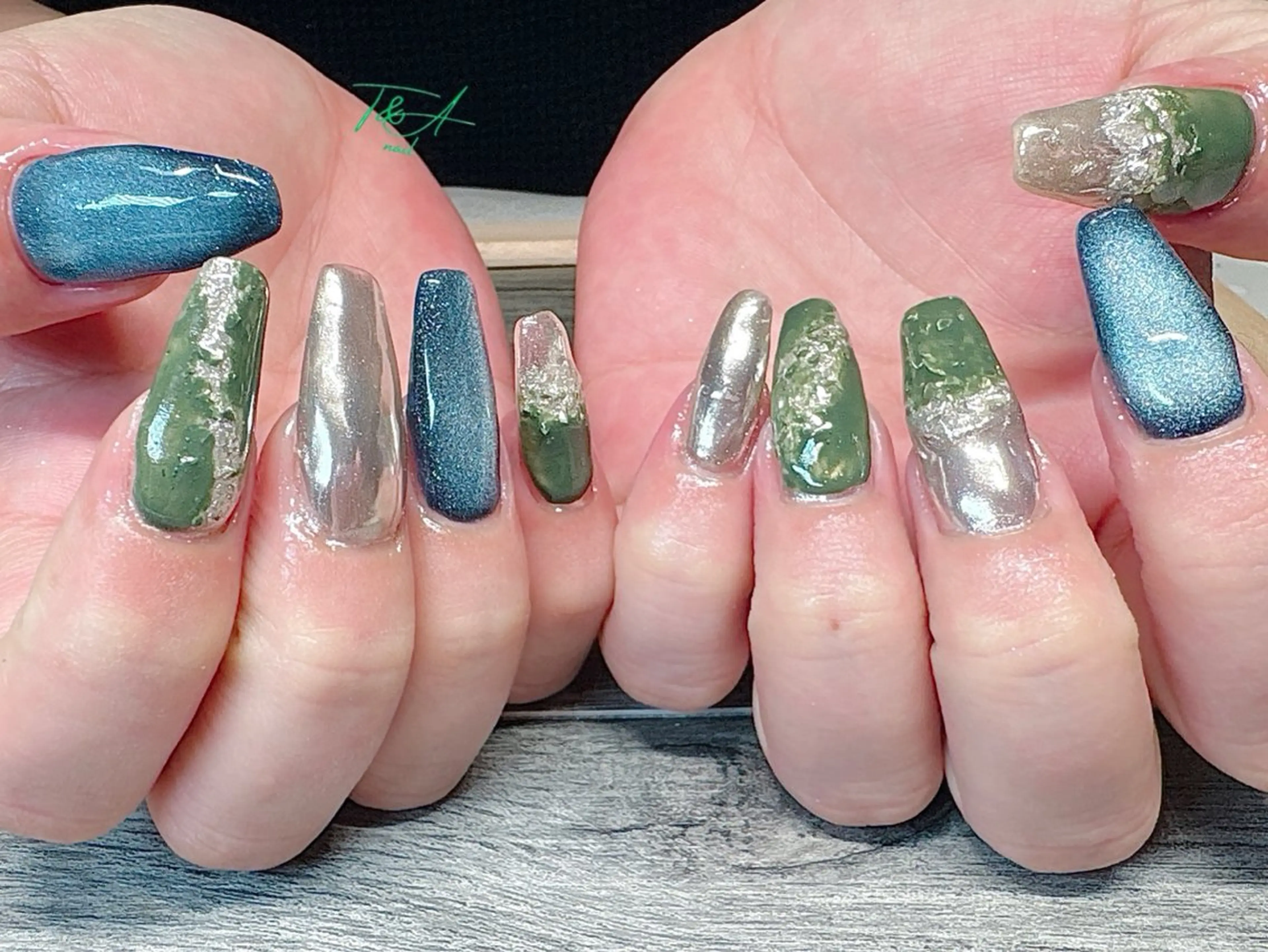 ネイル ジェルネイル キラキラネイル マグネットネイル オフィスネイル スカルプネイル ハンドネイル T&A nailのネイルデザイン