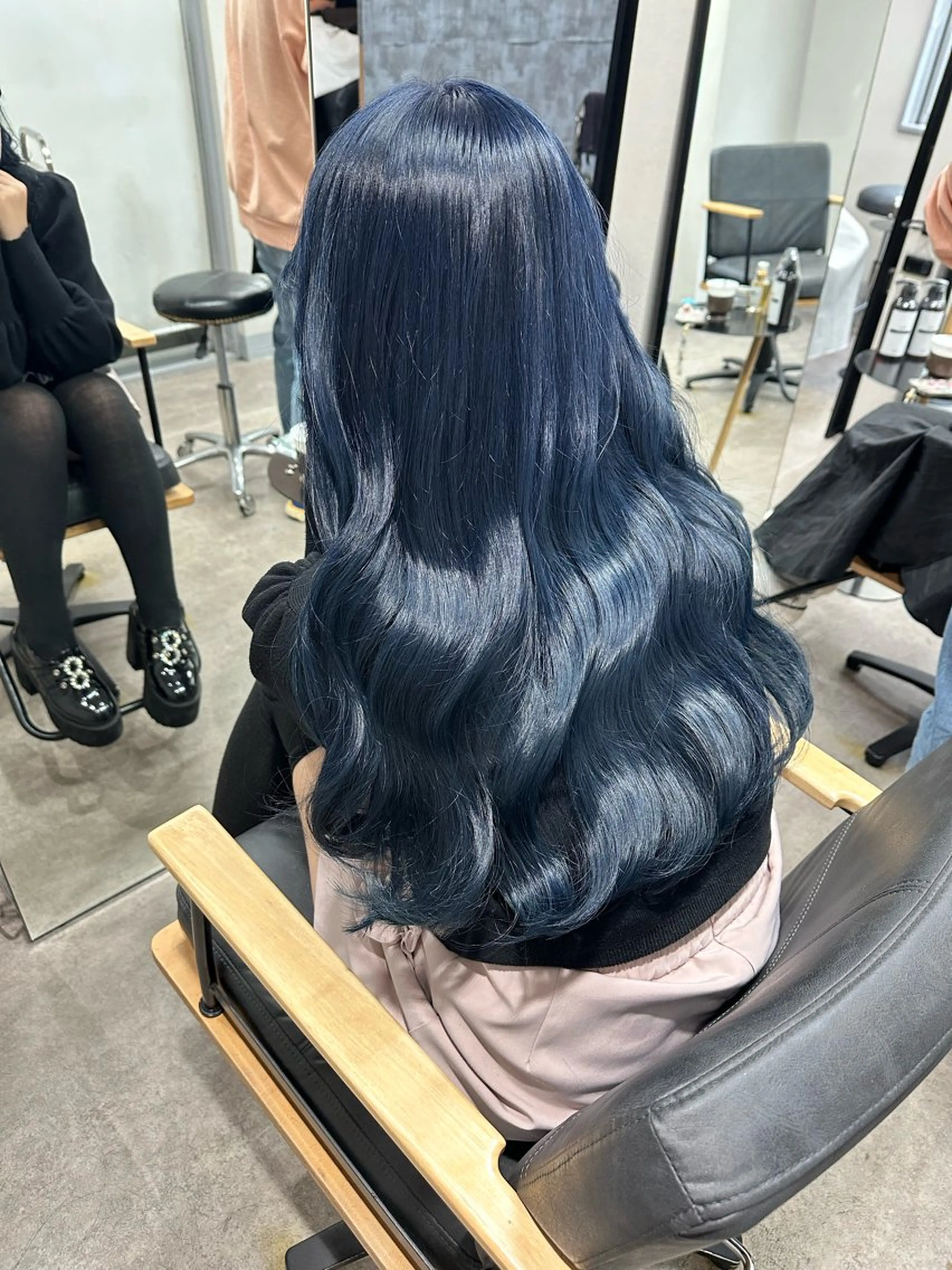 ロング カラー ブルーカラー ネイビーカラー ロング カット ヘアカラー レイヤーカット🪄 耳ツボ🎀Ayumiのヘアスタイル