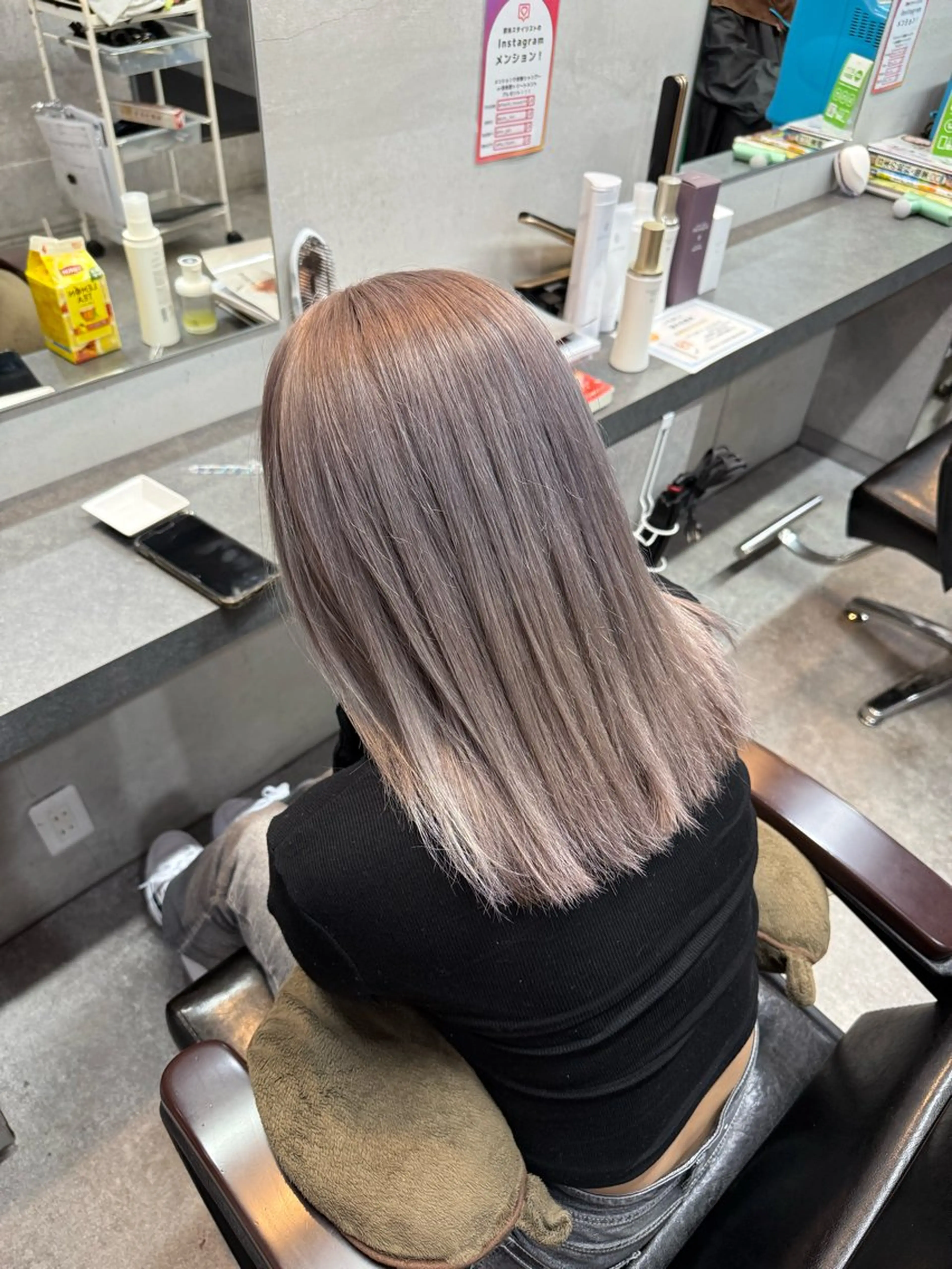 ミディアム カラー FLOPNIK所属・クニマツ クレアのヘアスタイル