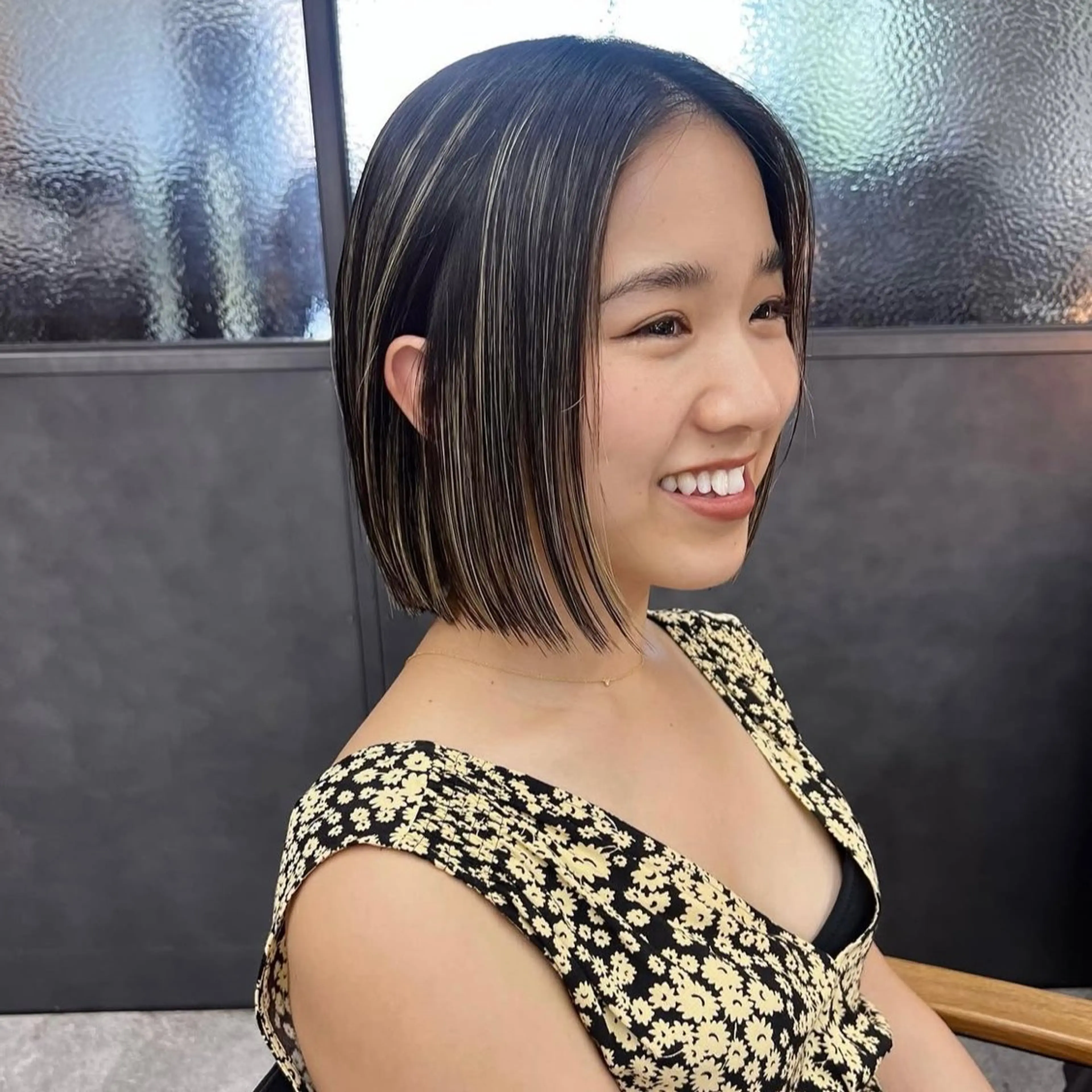 ミディアム カラー 切りっぱなしボブ ハイライトカラー ボブ ハイライト 韓国ヘア /男女❄️ 細江 美紅のヘアスタイル