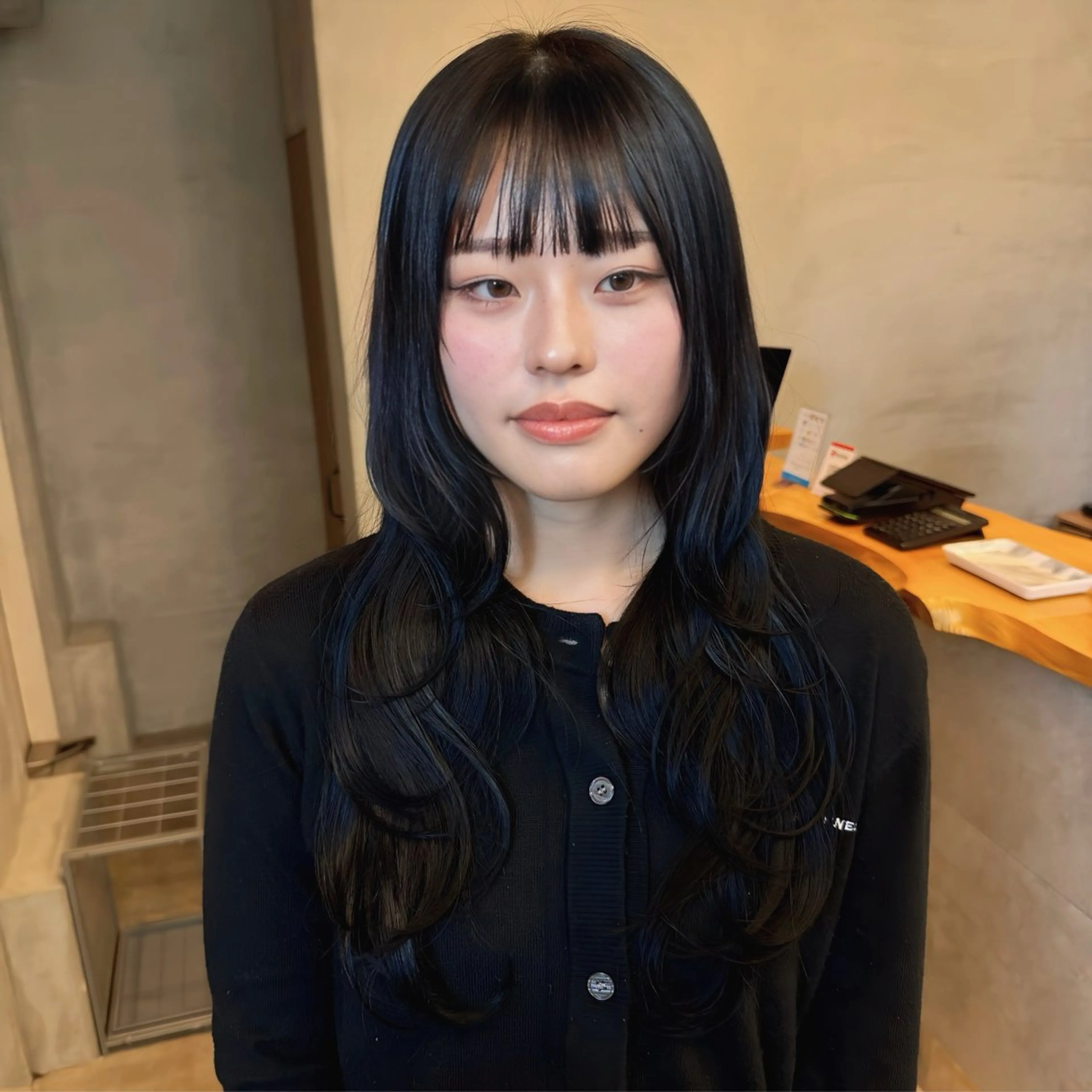 ロング カラー ヘアアレンジ アッシュ アッシュグレー 黒髪 ブルーカラー ブルーブラック カット ヘアカラー トリートメント 🌟🍒ハイトーン 韓国ヘア/ユウミのヘアスタイル