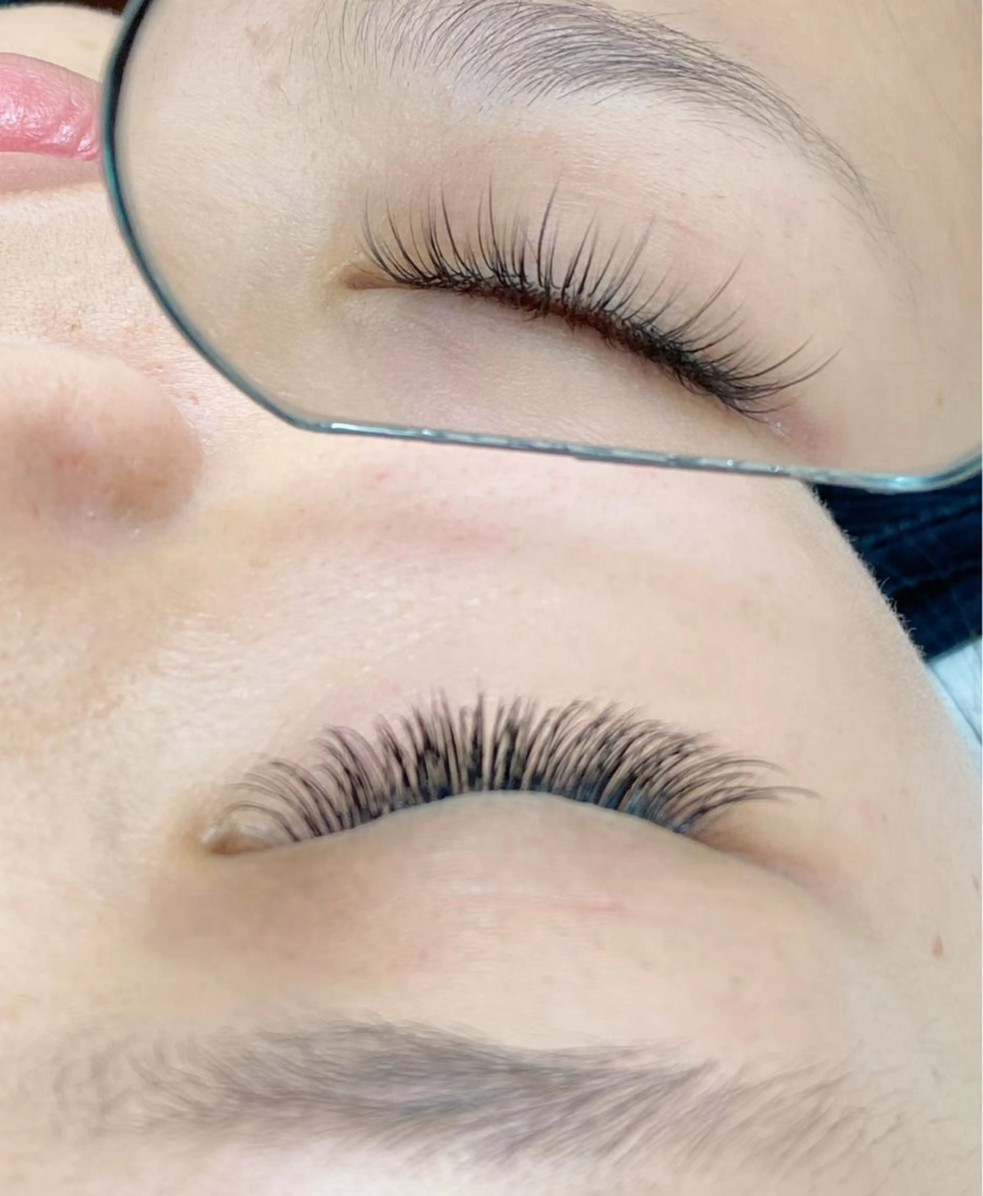 マツエク・マツパ 束感まつ毛 カラーマツエク フラットラッシュ パリジェンヌラッシュリフト まつげパーマ マツエク Queen Salonのエステ・リラクイメージ