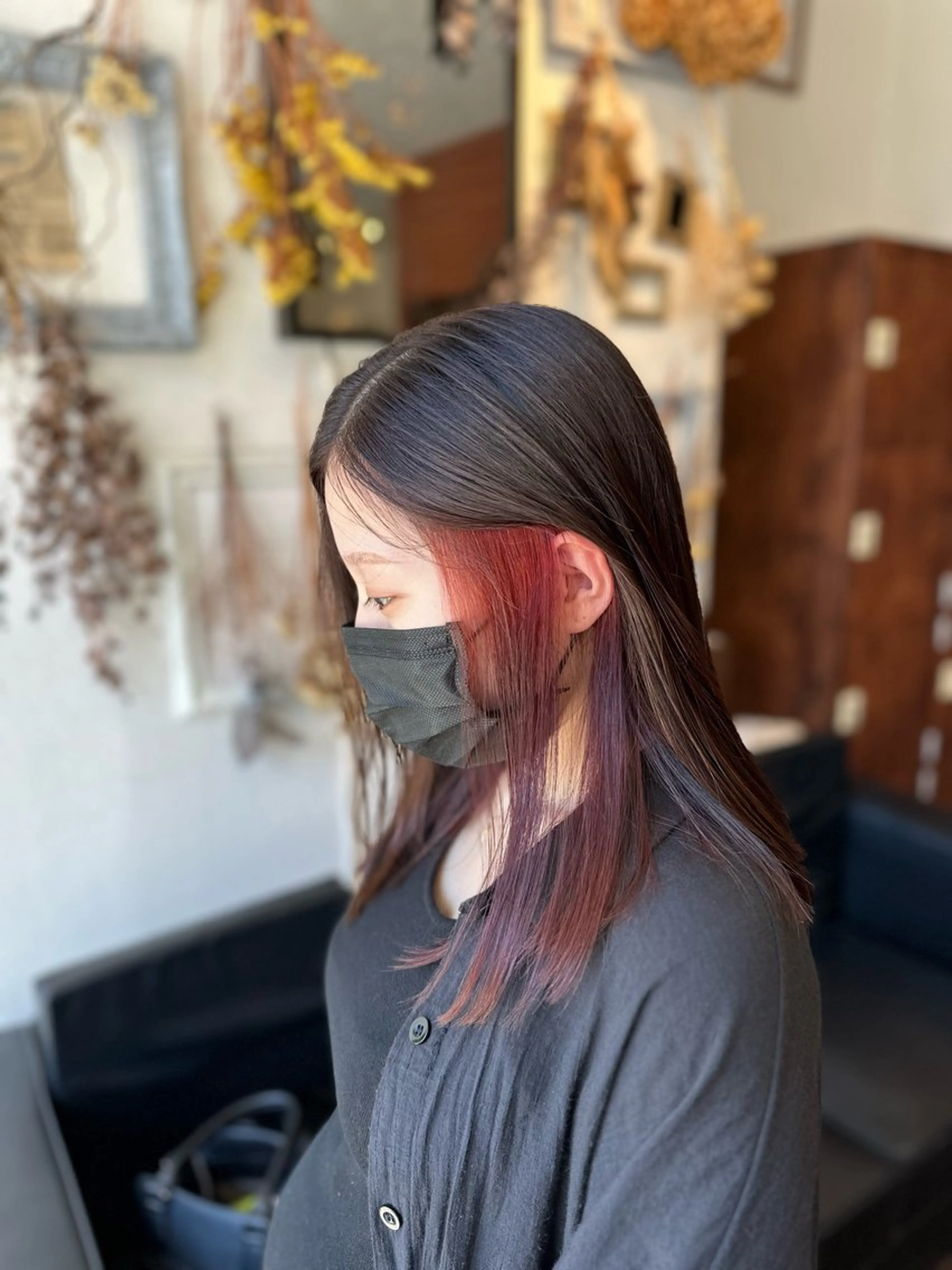 セミロング カラー インナーカラー レッドカラー ヘアカラー インナーカラー指名 No.1菊池柊真のヘアスタイル