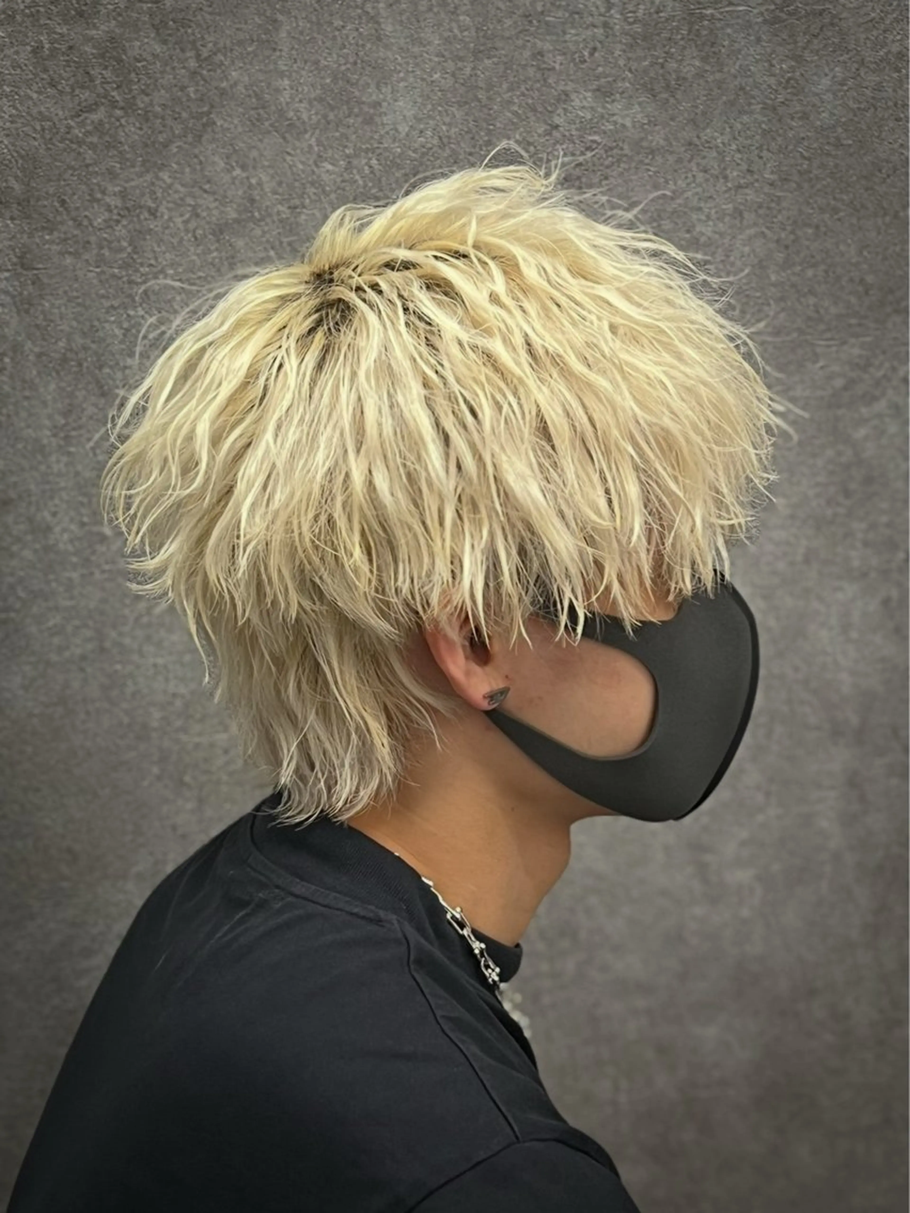 ミディアム カラー メンズ メンズウルフカット ブロンド ウルフカット ヘアカラー トリートメント STANCE MEN'S公式のヘアスタイル