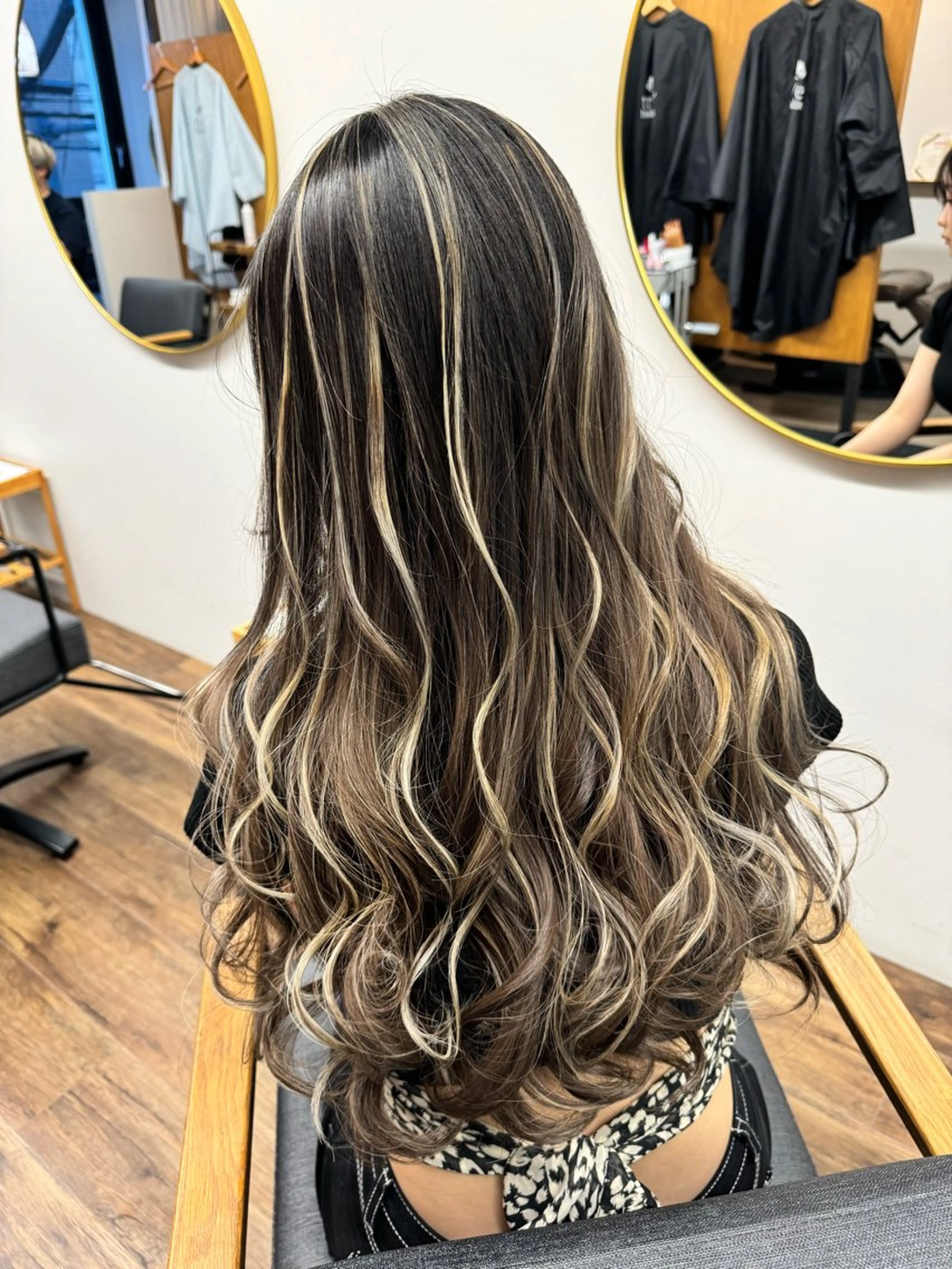 ロング ハイライト レイヤーカット ヘアカラー tre/e'所属・橋本 昇平のヘアスタイル