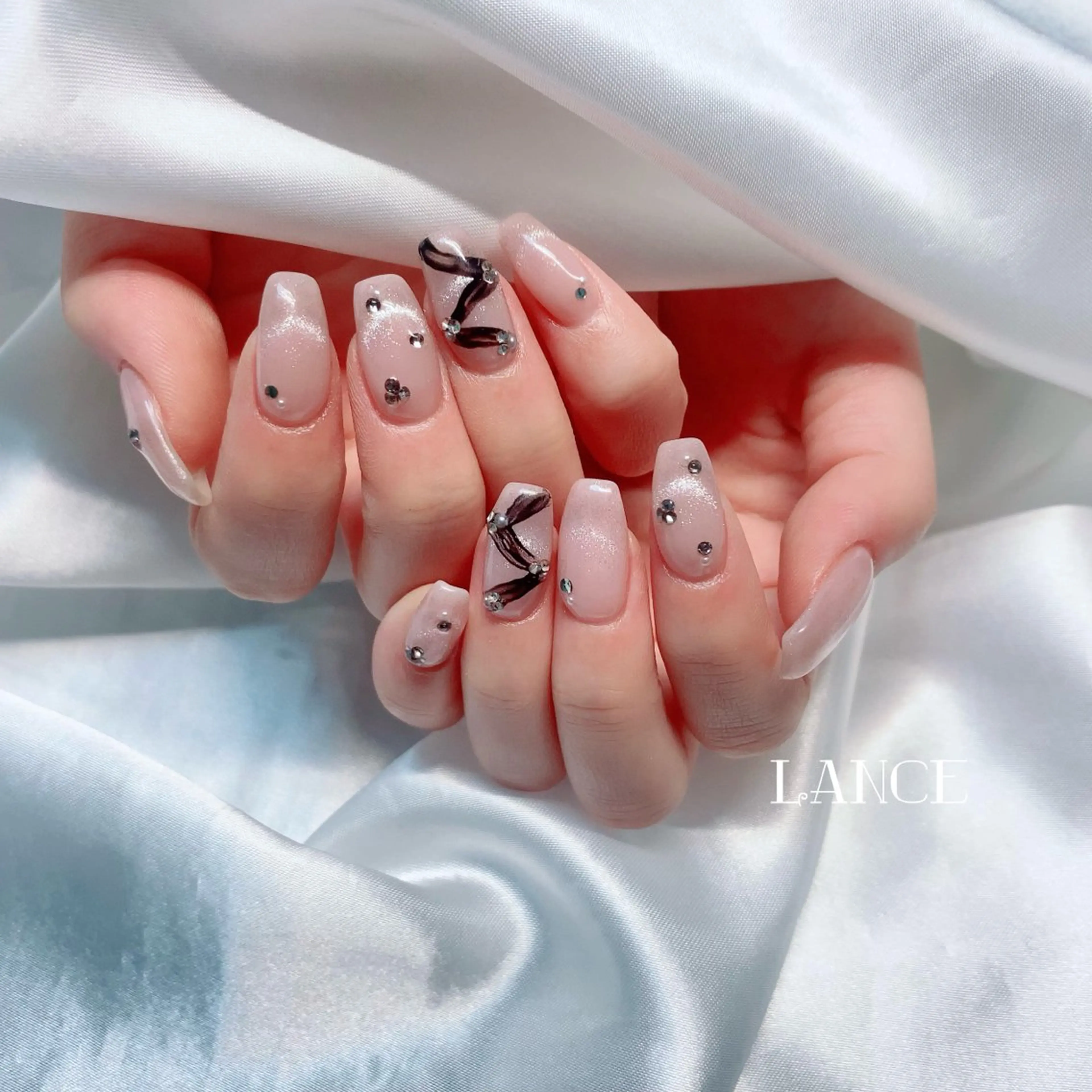 ネイル オーロラネイル フレンチネイル キラキラネイル 韓国ネイル ピンク ハンドネイル Lance nailのネイルデザイン
