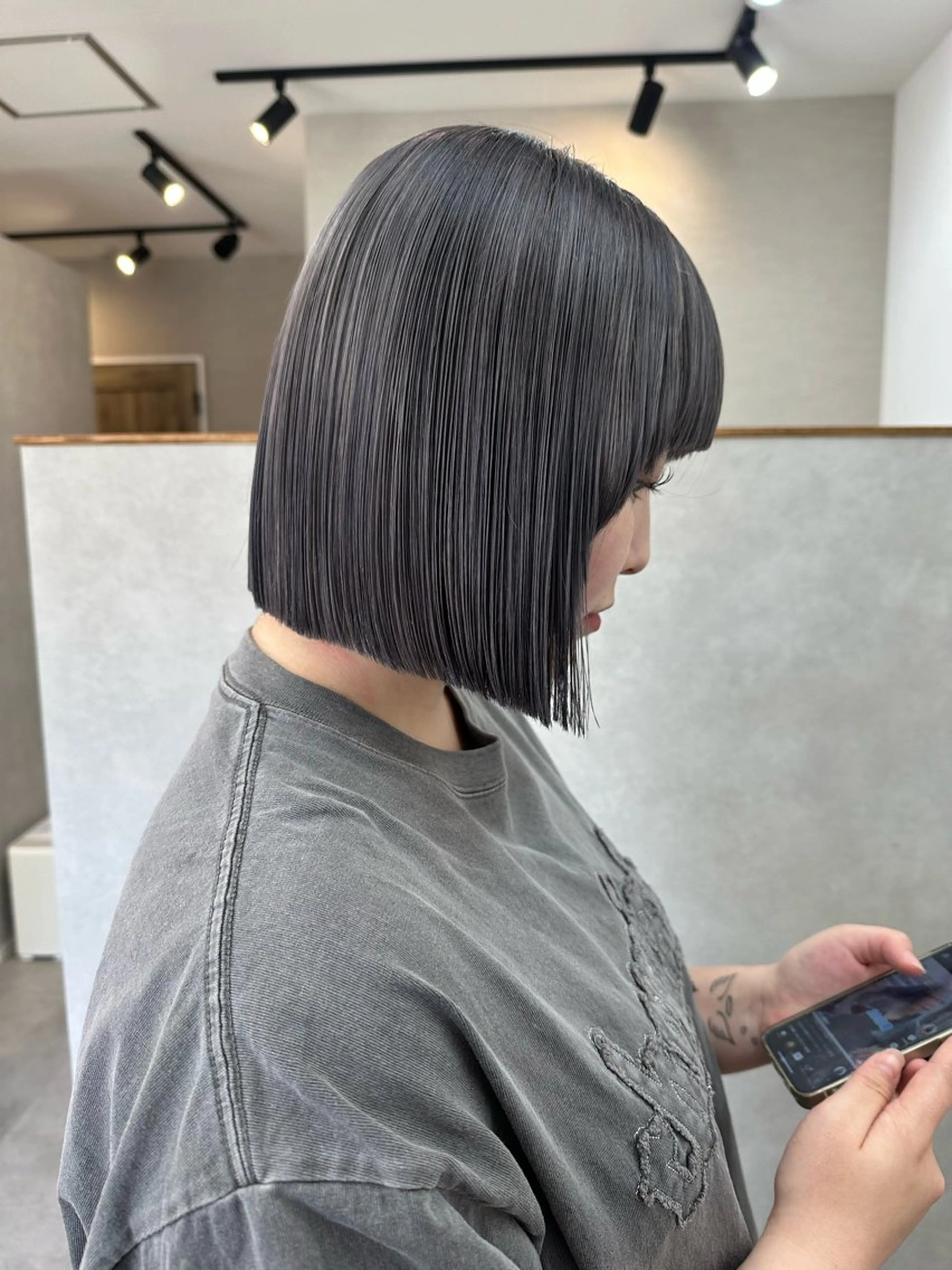 《新規様限定》全体ブリーチ+艶髪カラー+カットの写真