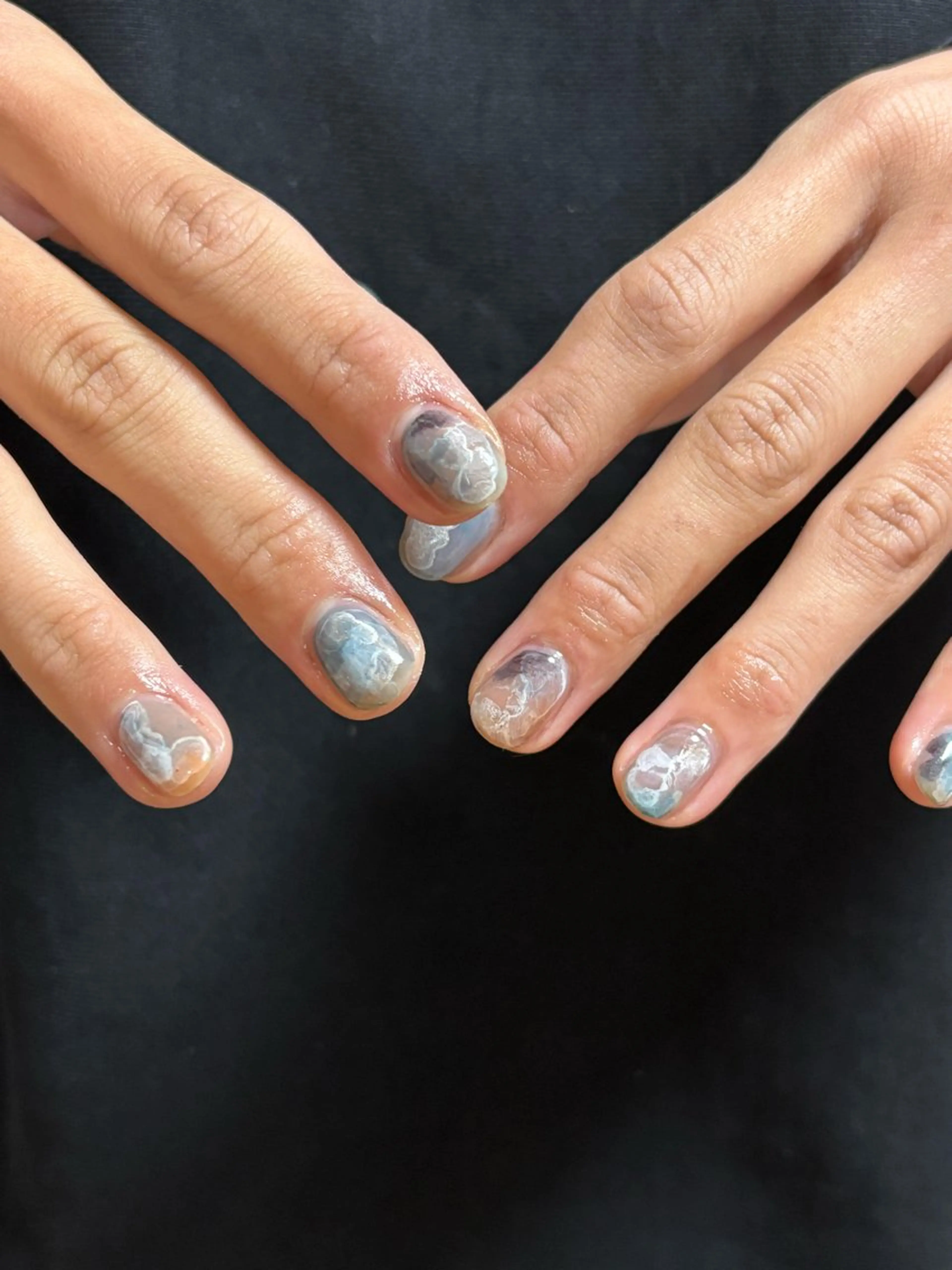 ネイル アートネイル ブルー グリーン ニュアンスネイル オレンジ kotone / toneのネイルデザイン