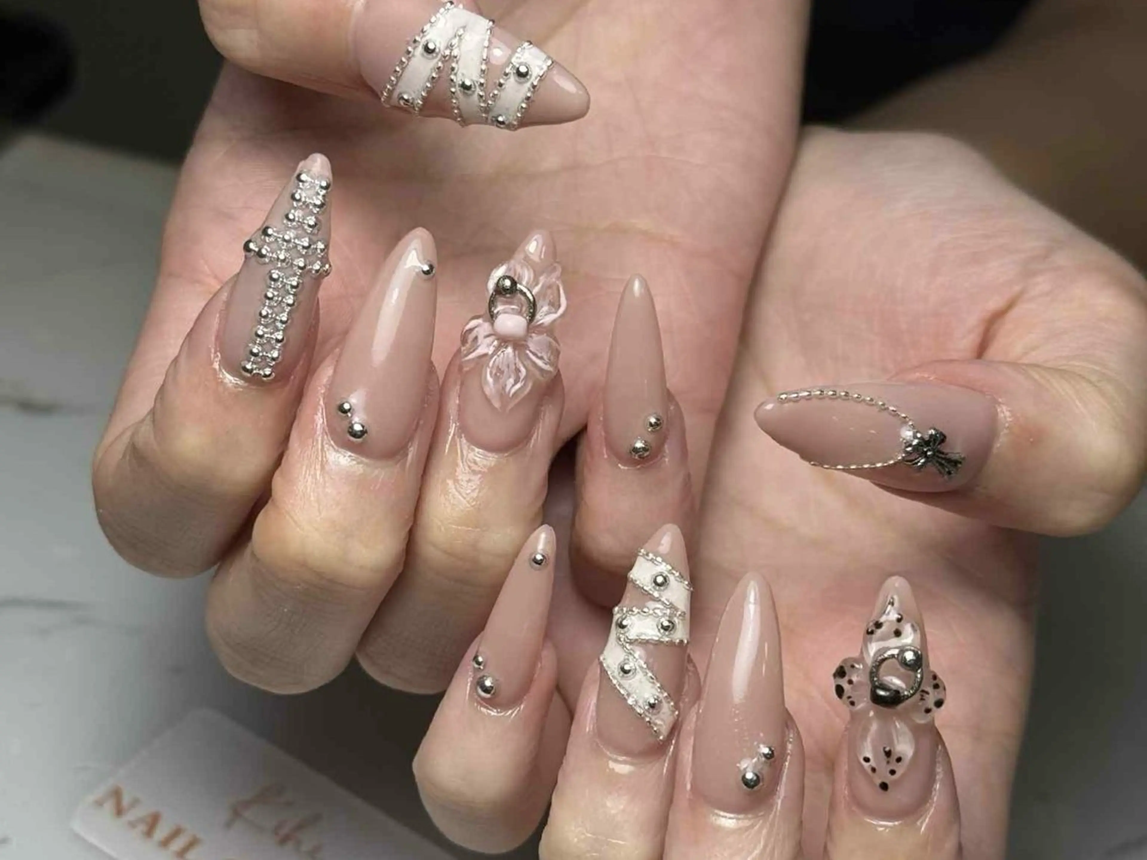 ネイル アートネイル フレンチネイル ジェルネイル グラデーション 韓国ネイル ハンドネイル 💕鈴木ユリ パラジェル/オフ無料のネイルデザイン