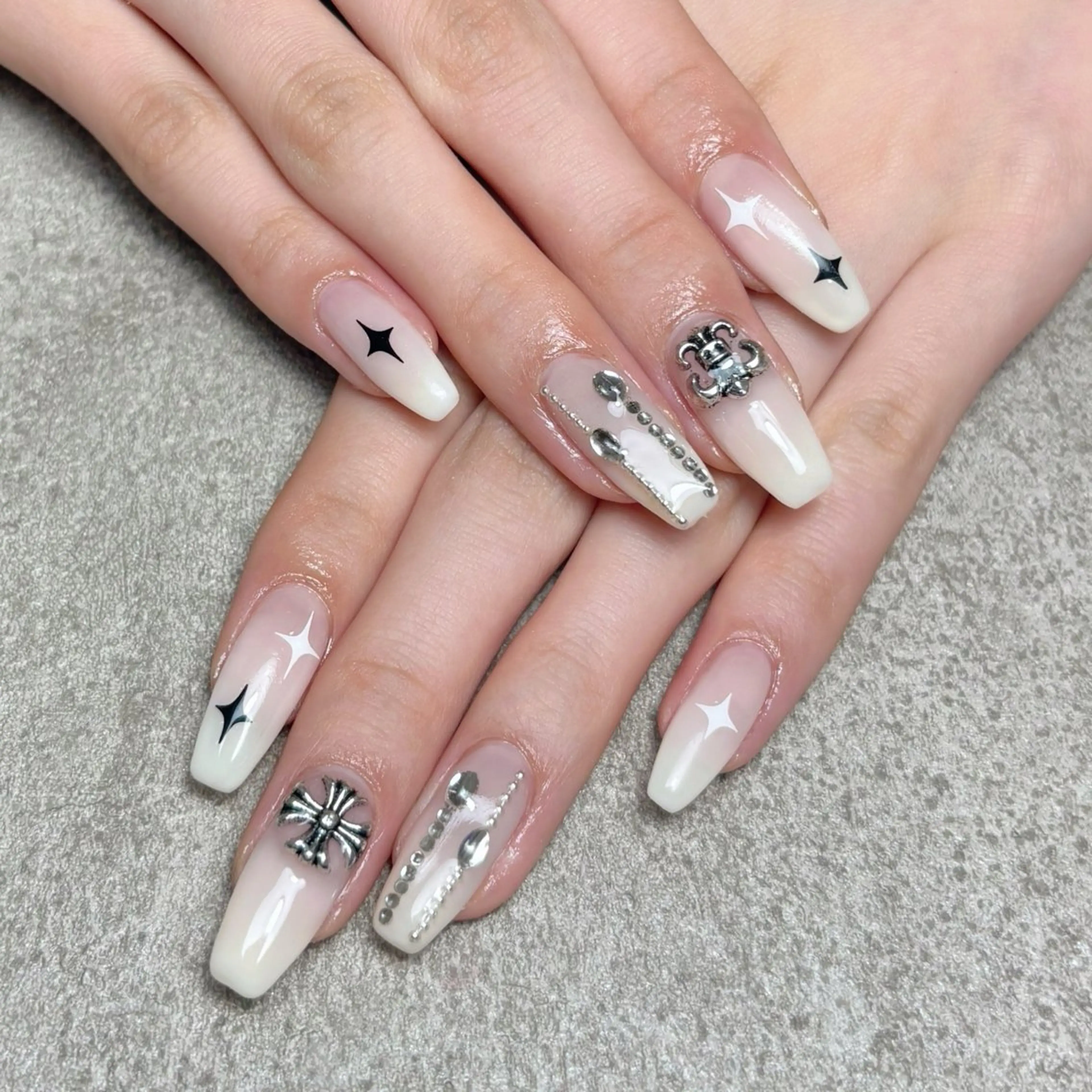 ネイル 持ち込み ハンドネイル nailroom DIASOMNIAのネイルデザイン