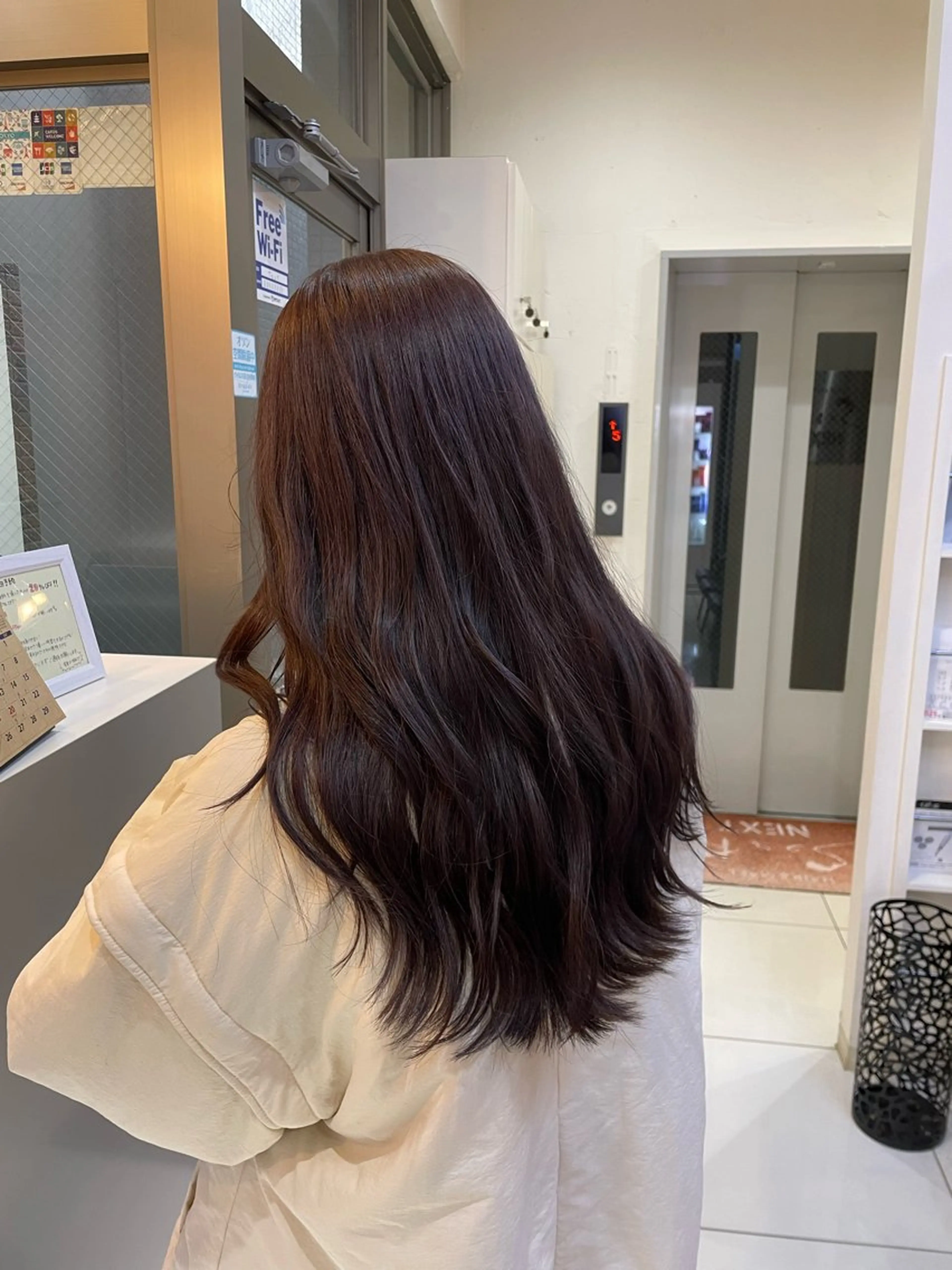 ロング カット ヘアカラー トリートメント mao♡ベージュ/ 顔周りカットのヘアスタイル