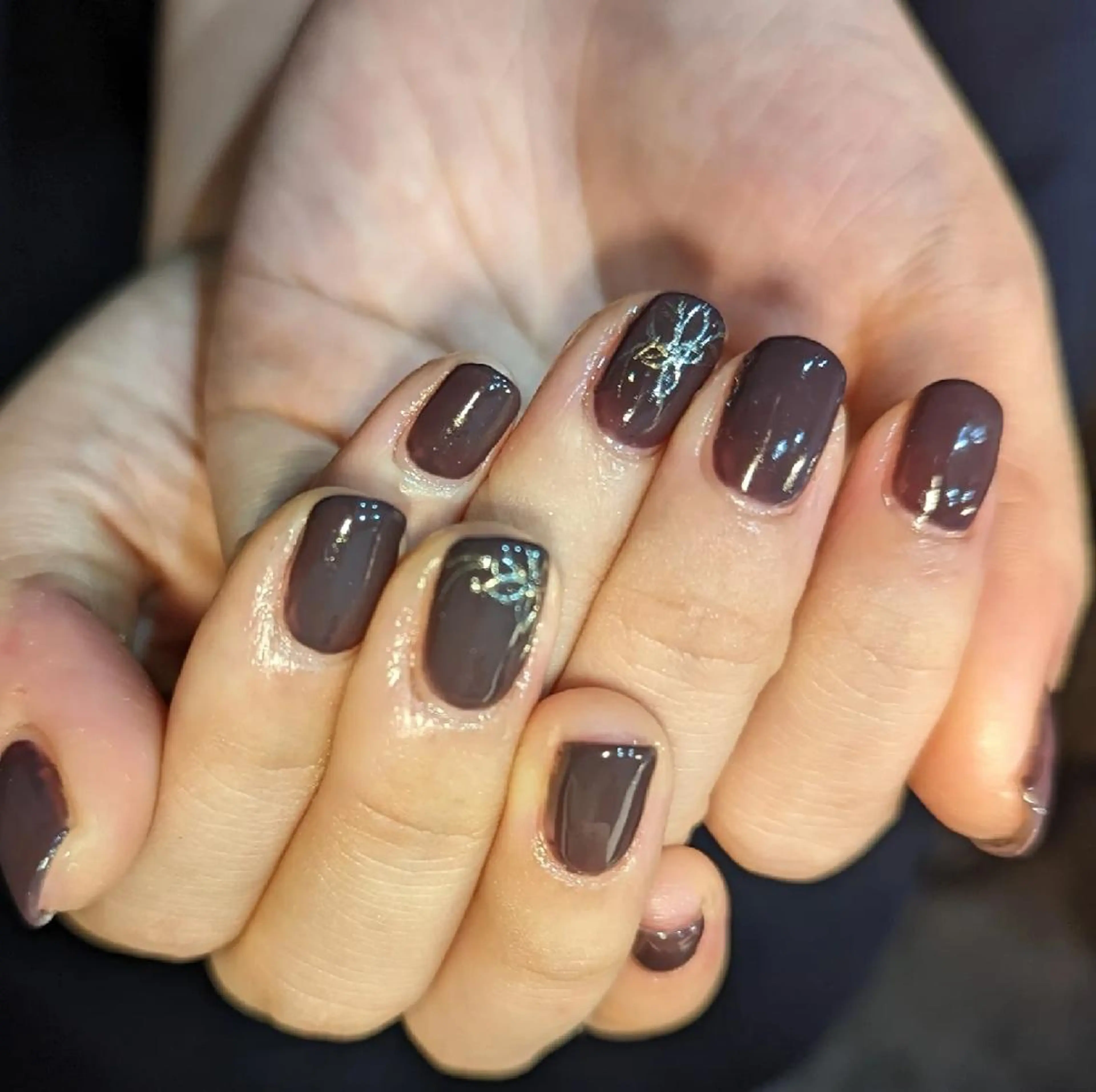 ネイル ブラウン フラワーネイル ワンカラーネイル ナリタ・ マミのネイルデザイン