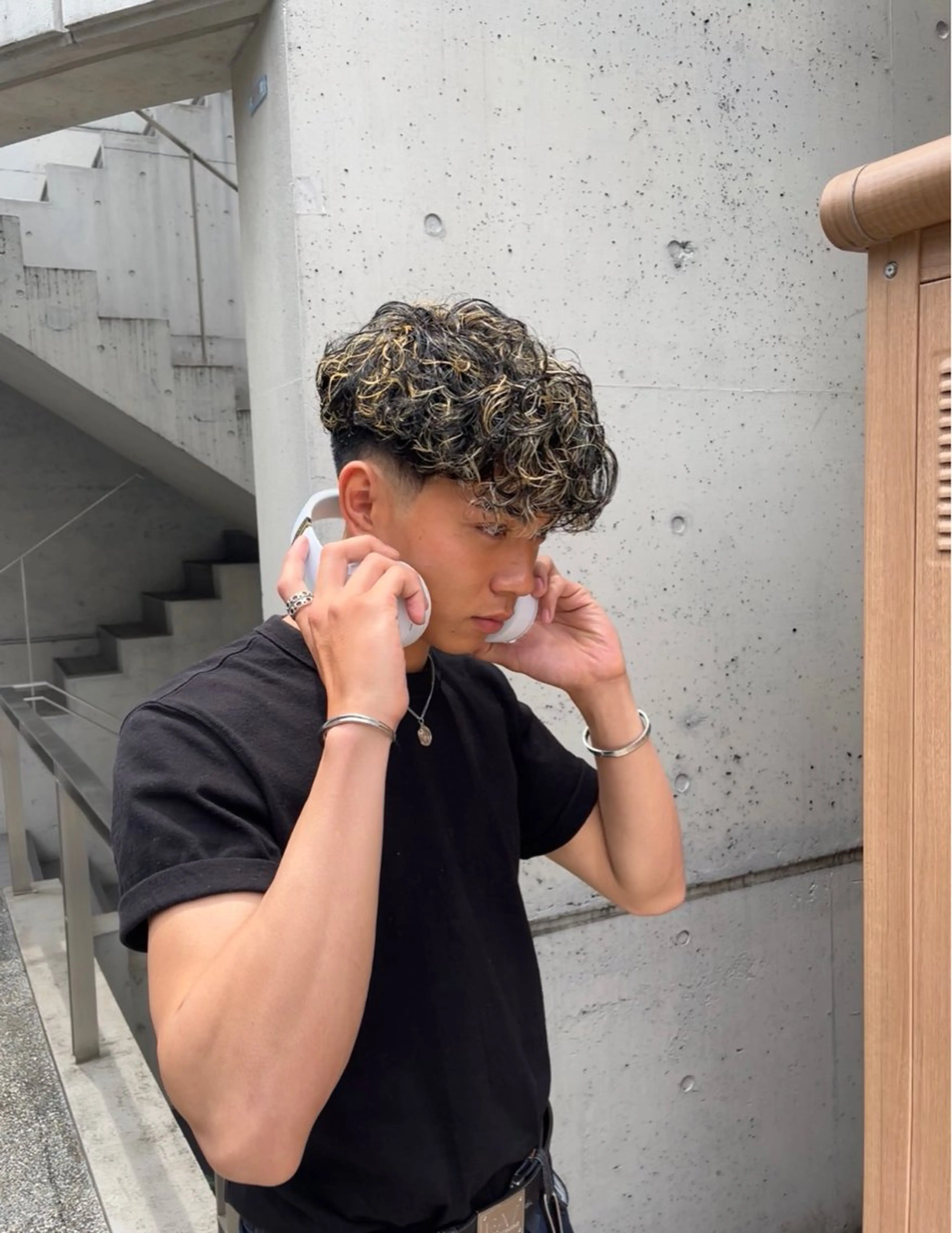 ミディアム カラー パーマ ヘアアレンジ メンズ メンズハイライト スペインカール ハイライトカラー ハイライト BORDO所属・竹内 奨のヘアスタイル