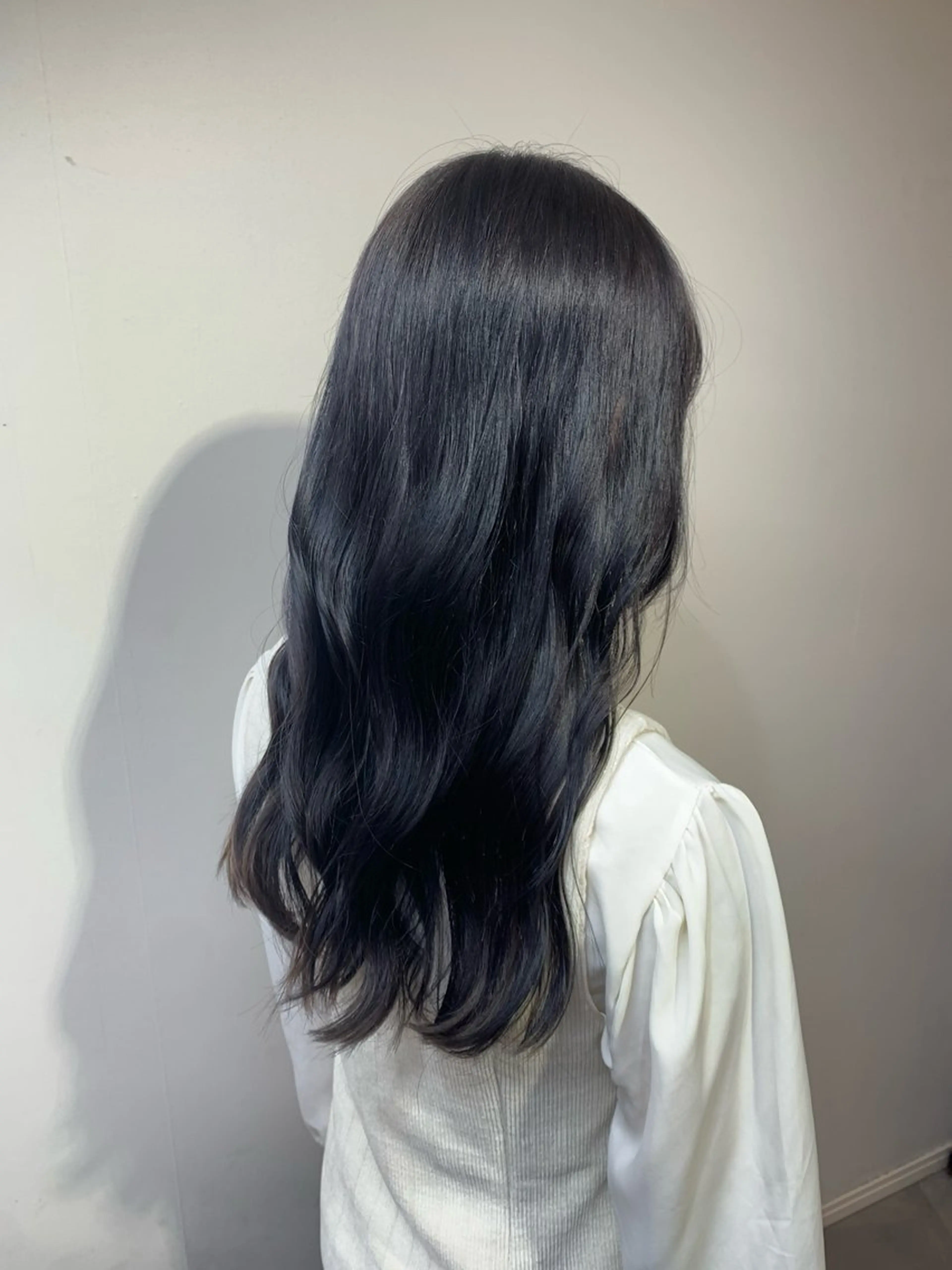 ロング カラー 黒髪 ブルーカラー ブルーブラック ニシタニ コハルのヘアスタイル