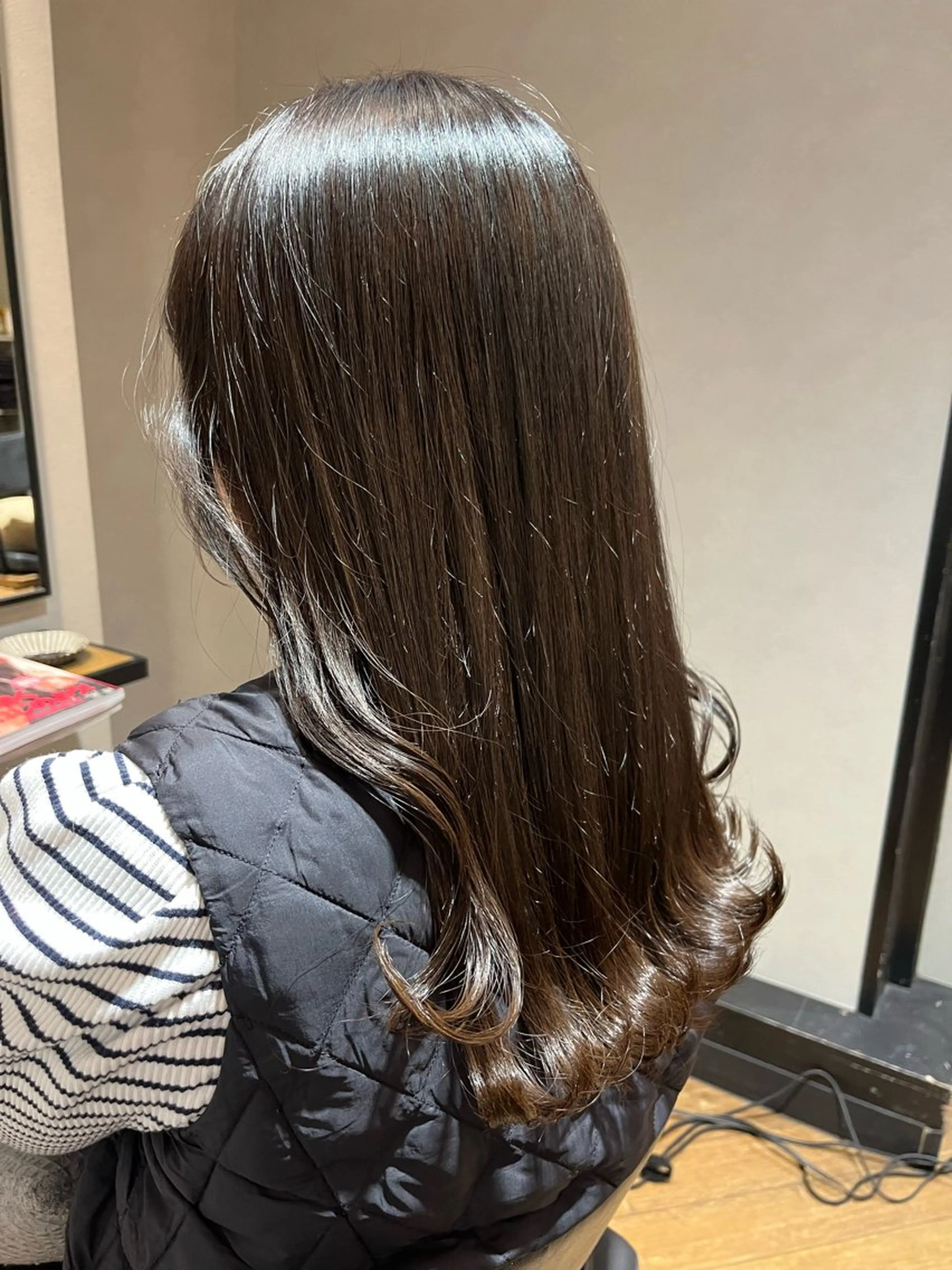 ロング カラー グレージュ 木寺 樹莉のヘアスタイル