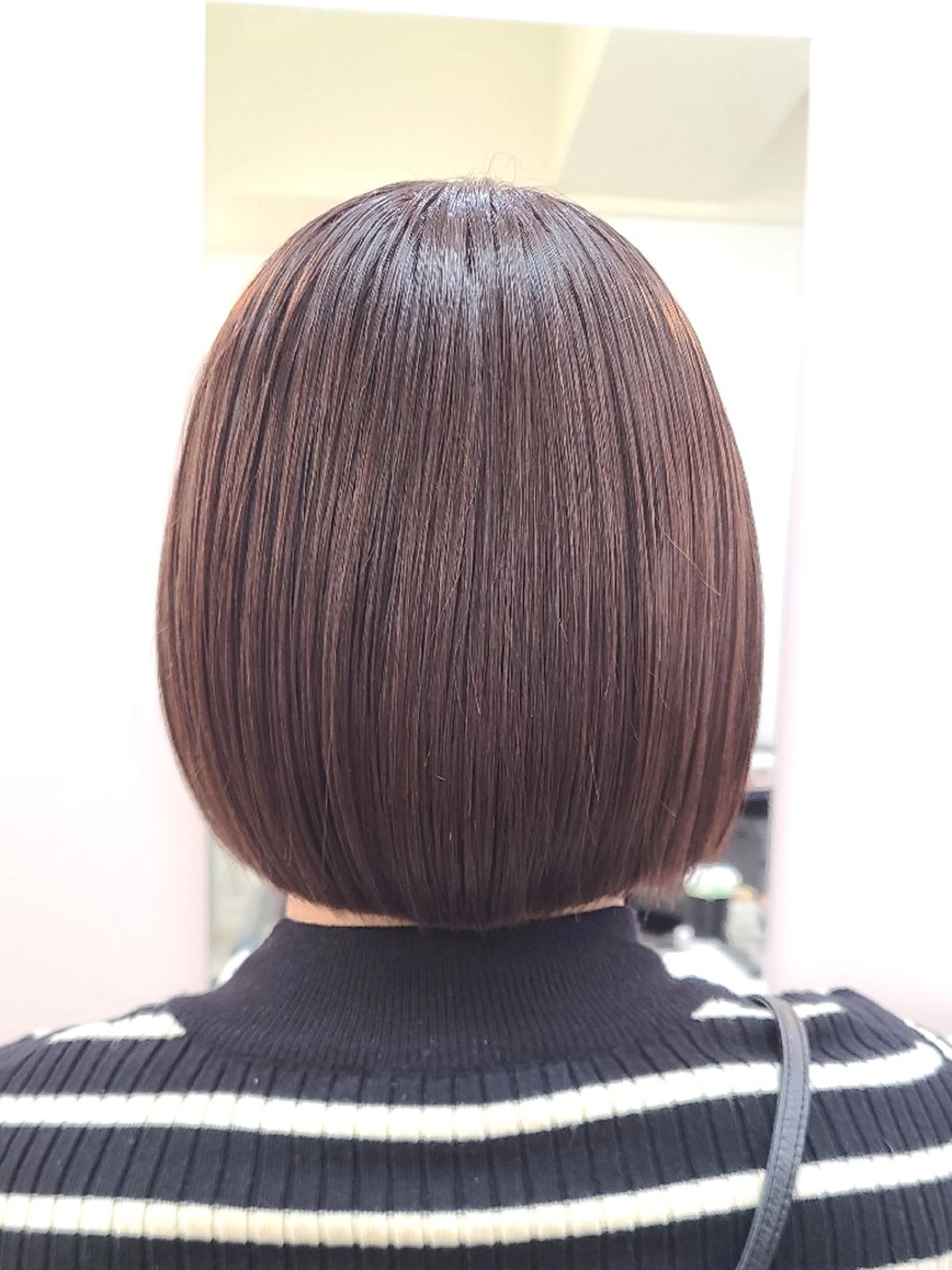 ショート カラー 切りっぱなしボブ ラベンダーカラー ボブ カット ヘアカラー 桐島 令奈のヘアスタイル