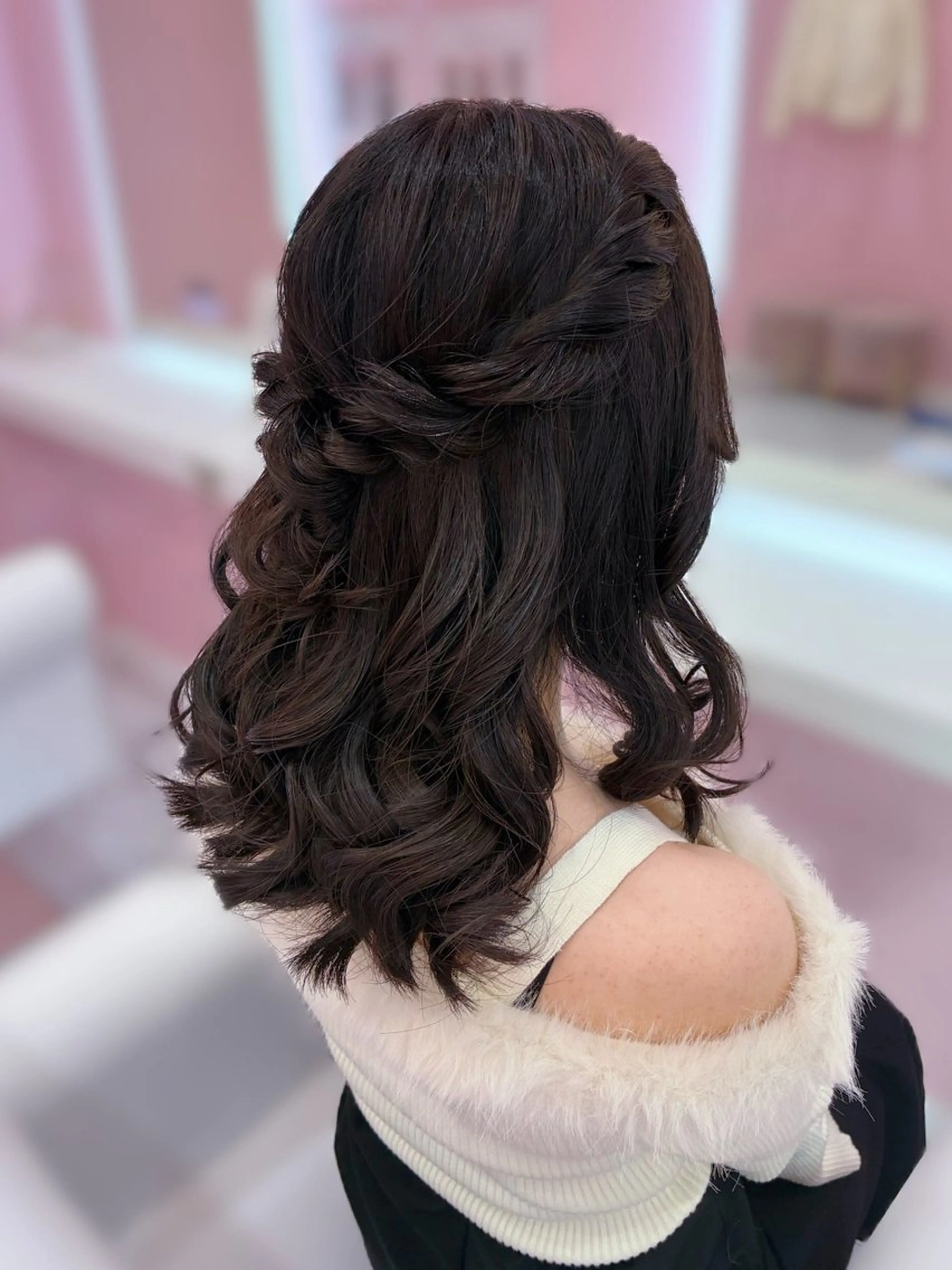 ミディアム ヘアアレンジ ハーフアップ ヘアセット Set Salon Mémoire by miuprierre所属・推し活🪄🩷 川上 佳奈のヘアスタイル