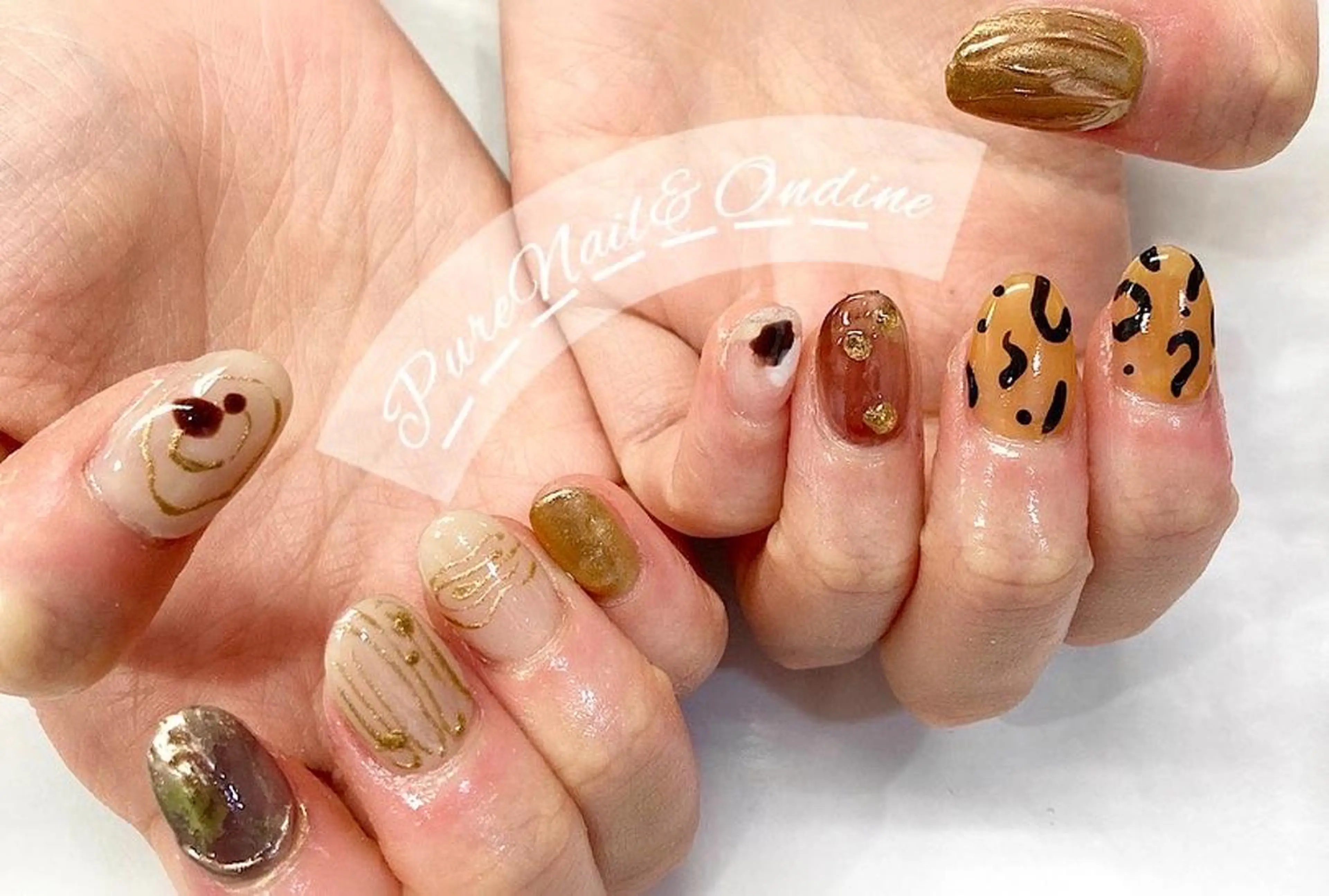 ミディアム ピュアネイル& オンディーヌのネイルデザイン