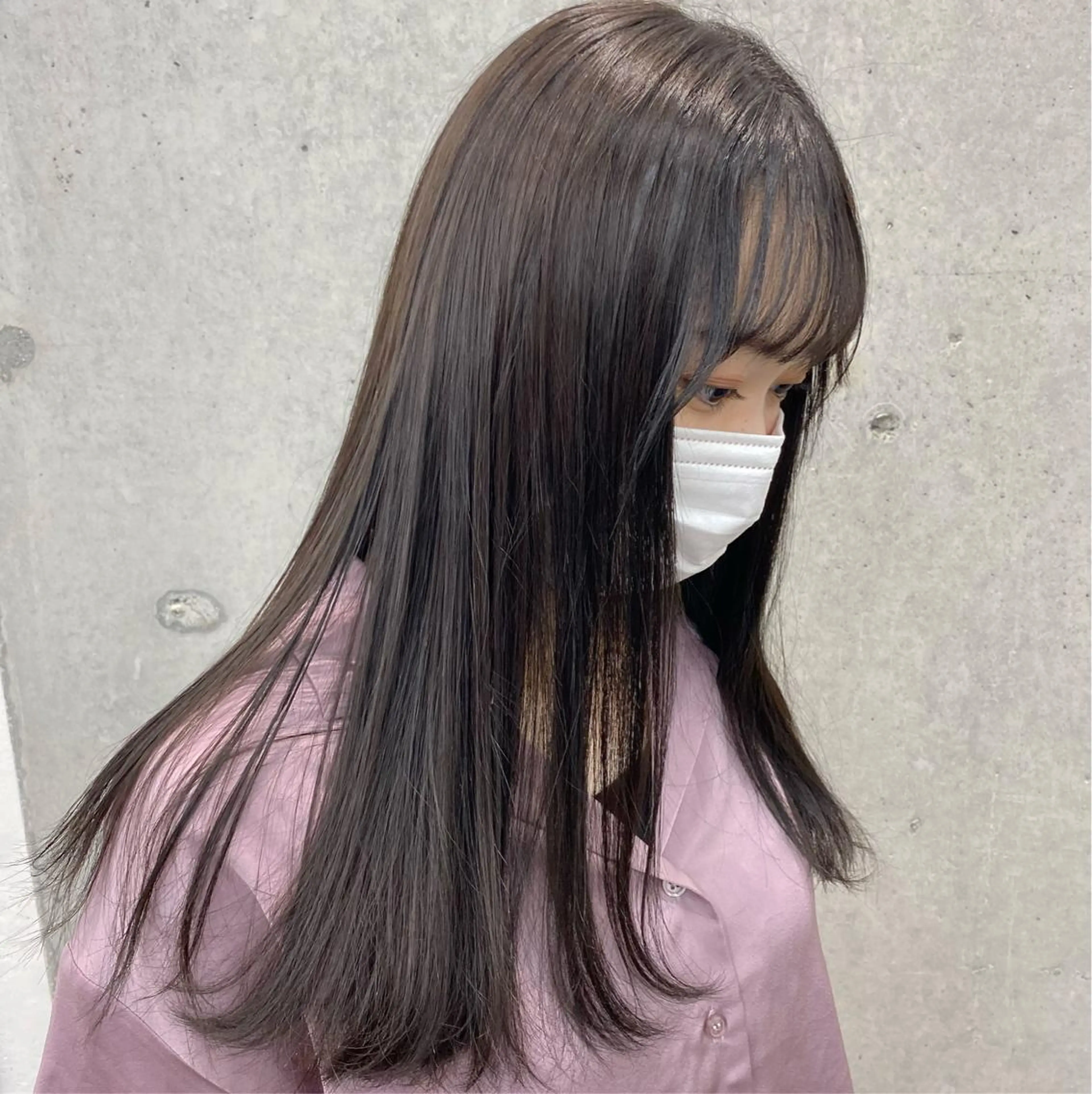 ロング カラー オリーブ/アッシュ やわらか透明感カラーのヘアスタイル