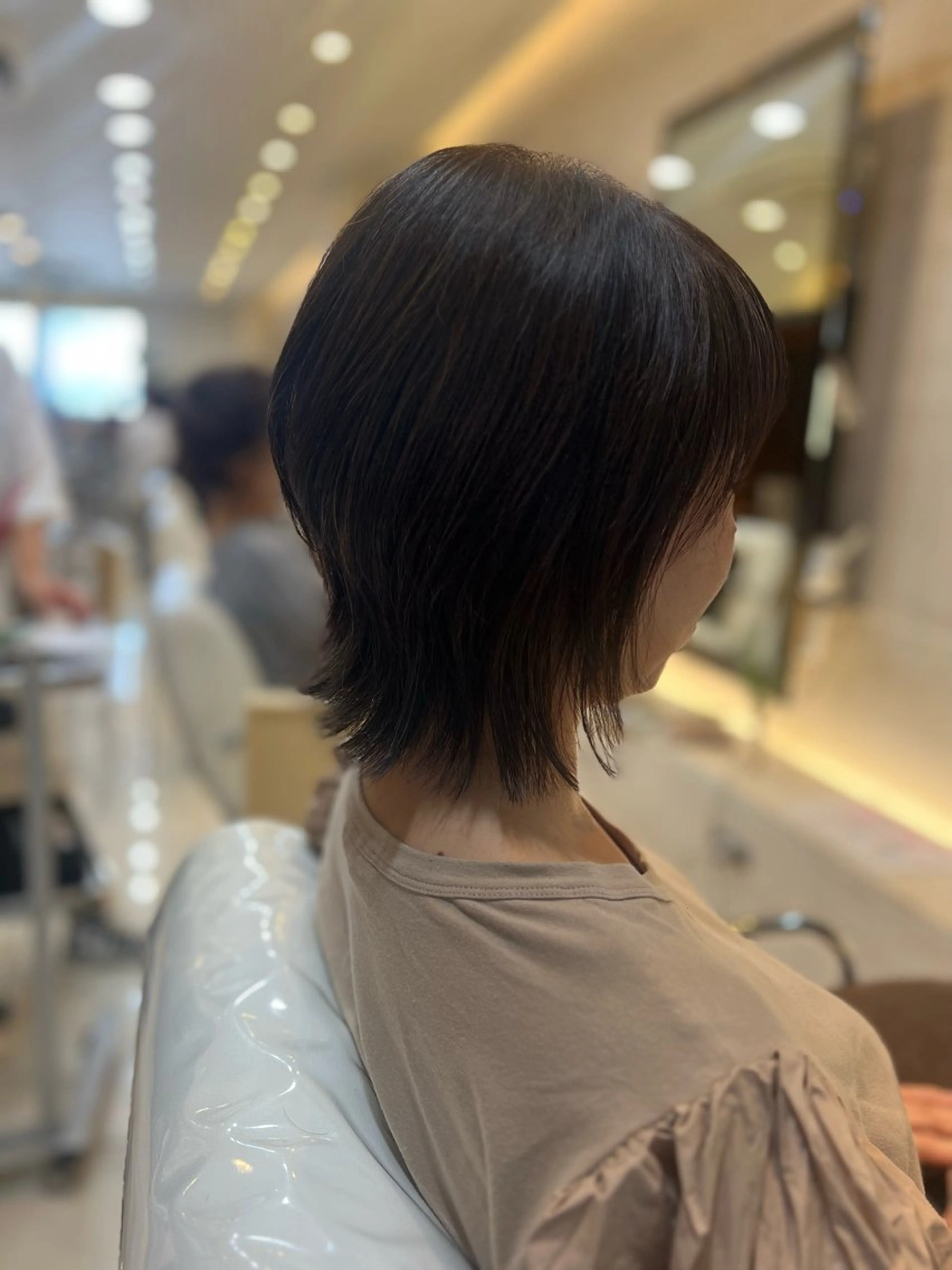 ミディアム ウルフカット FLIP B AVEDA所属・大川 愛未のヘアスタイル