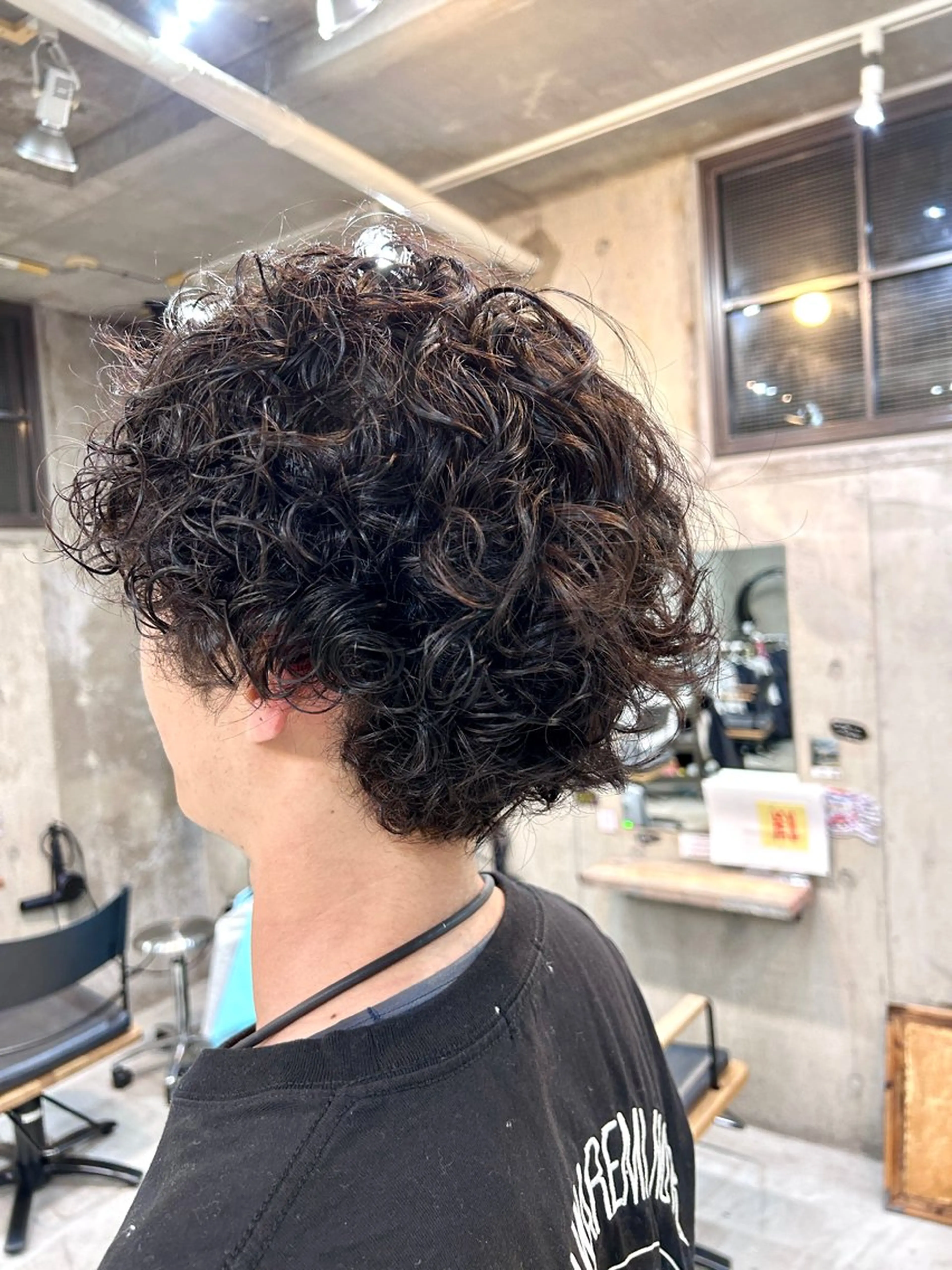 ショート パーマ メンズ マッシュ メンズパーマ プードルパーマ メンズショート スペインカール メンズパーマ ジンのヘアスタイル