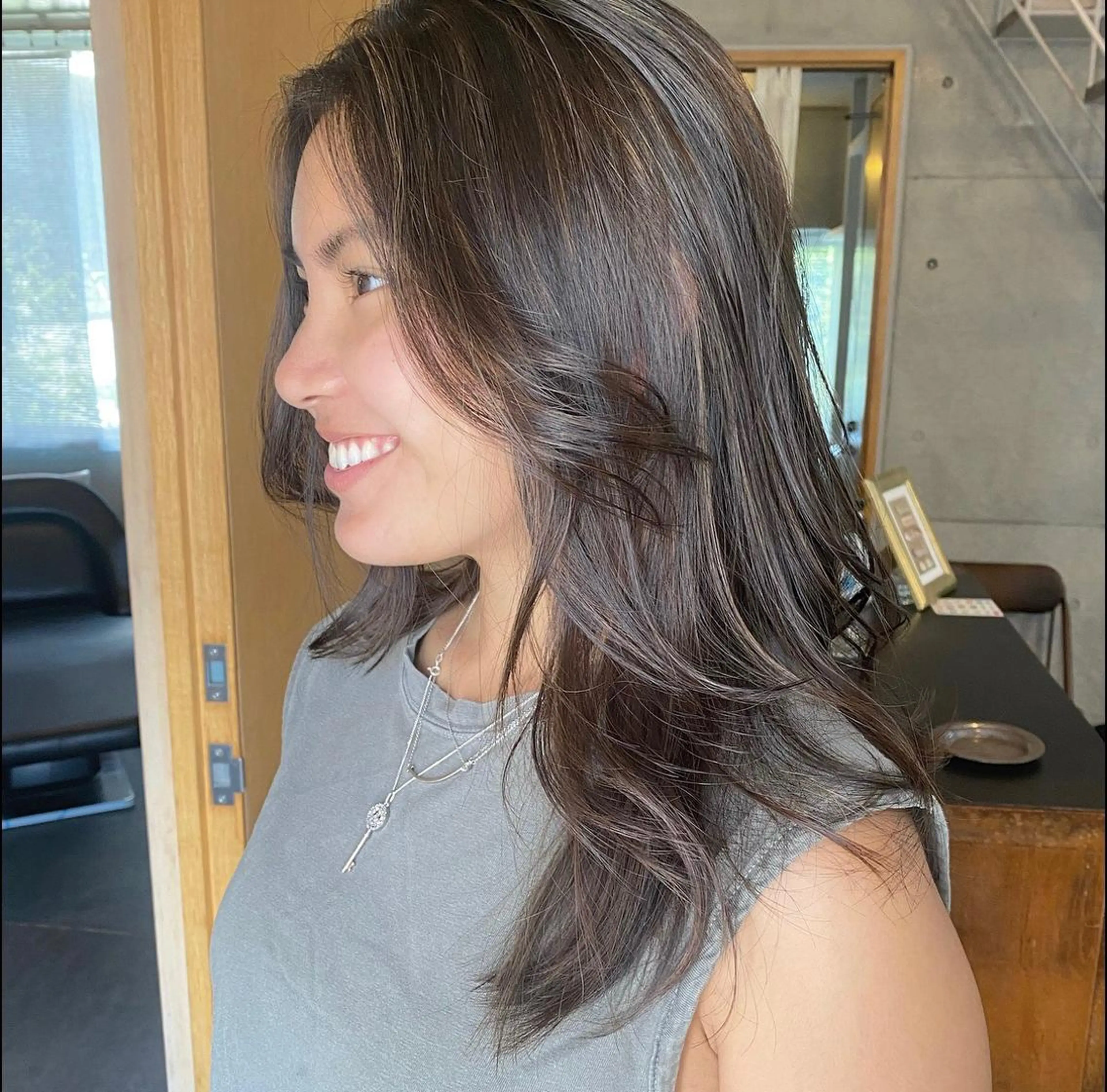 ロング カラー パーマ ヘアアレンジ メンズ キッズ ネイル マツエク・マツパ アイブロウ モリモト サナのヘアスタイル