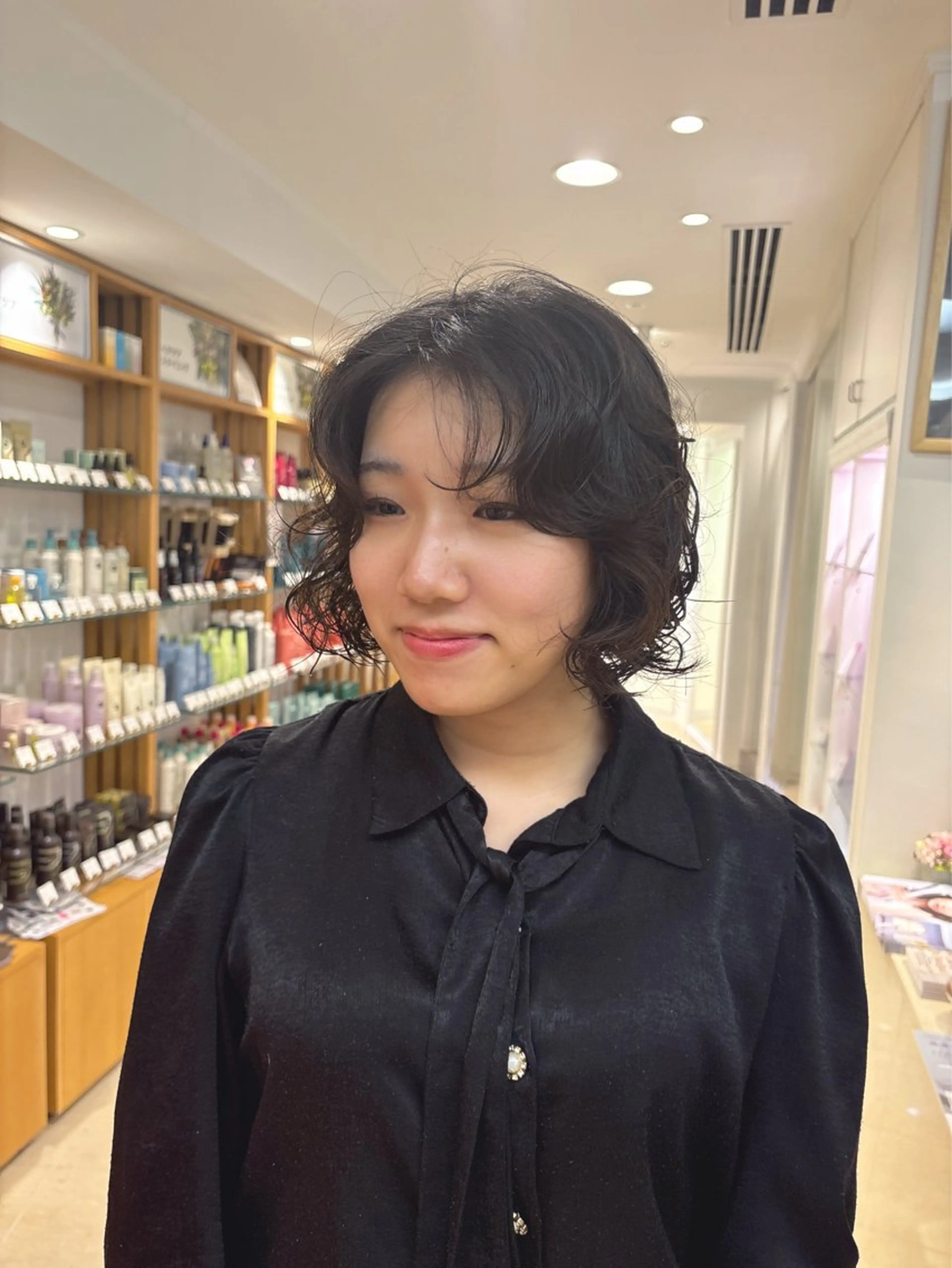 ショート パーマ カット パーマ OASIS AVEDA ザ・ペニンシュラ東京所属・OASISAVEDA 真生のヘアスタイル