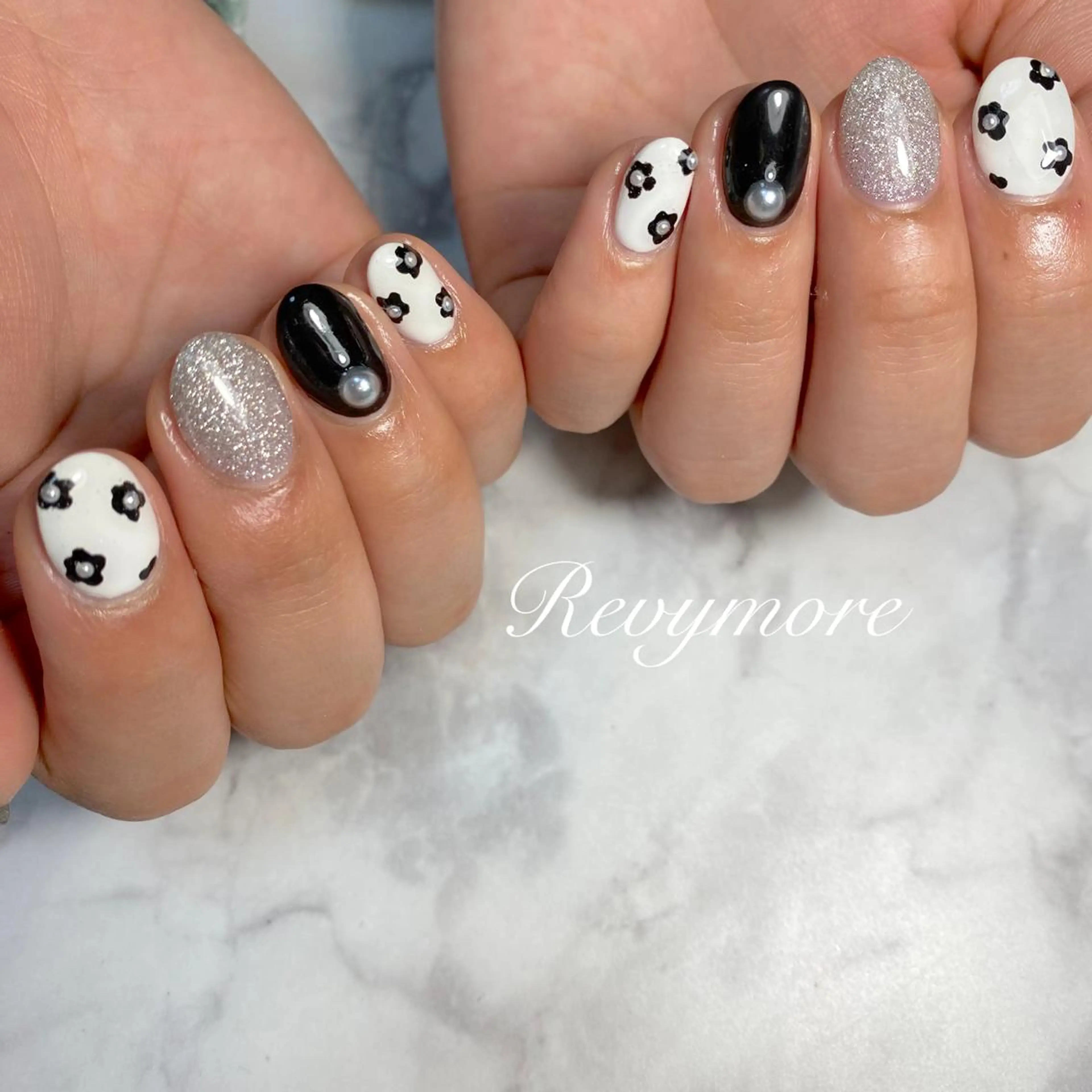 ショート ネイル 韓国風ヘア ジェルネイル キラキラネイル 韓国ネイル ニュアンスネイル nail salon Revymore所属・nail salon Revymoreのネイルデザイン