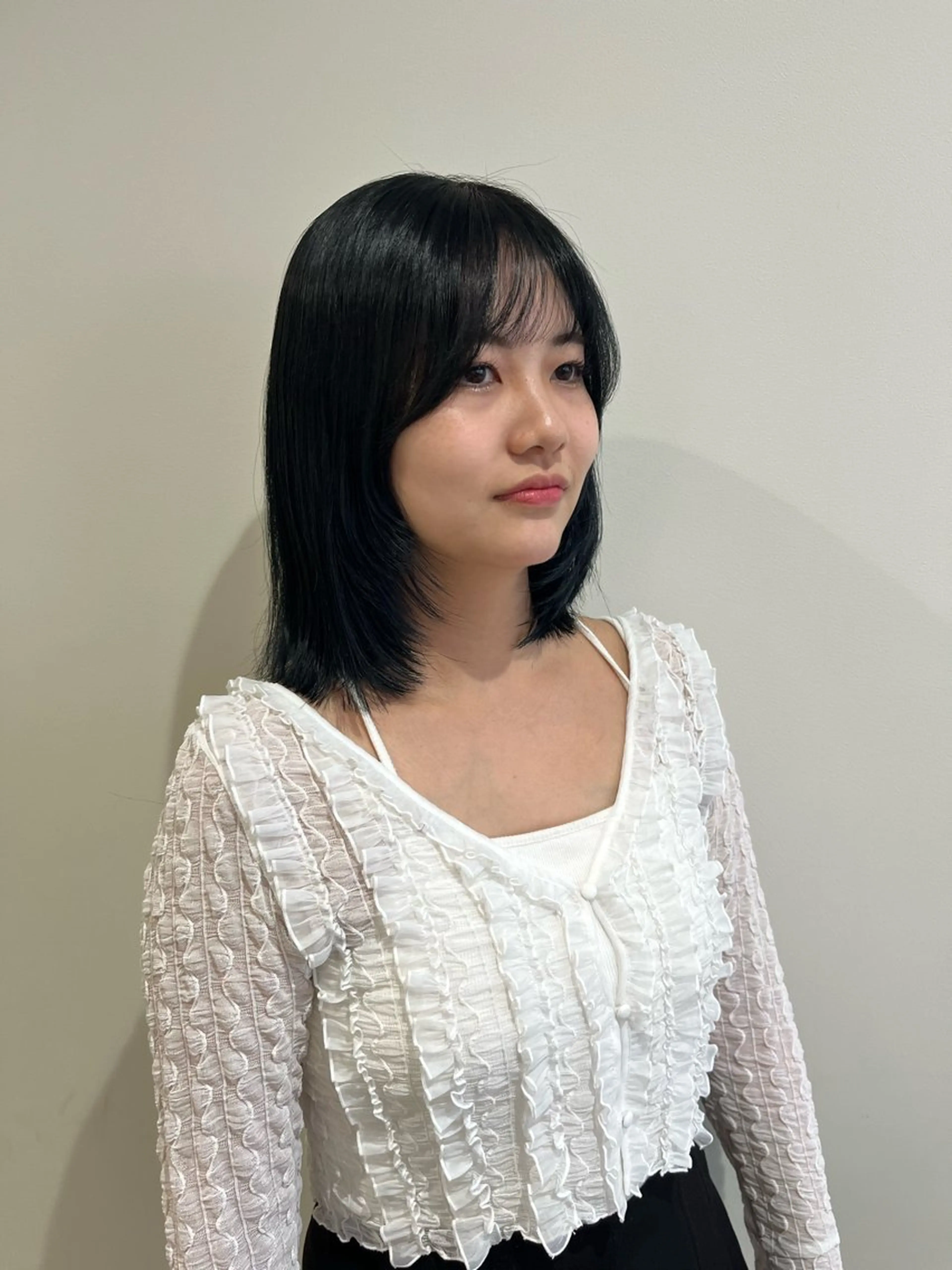 ミディアム レイヤーカット/ 艶カラー/YUKAのヘアスタイル