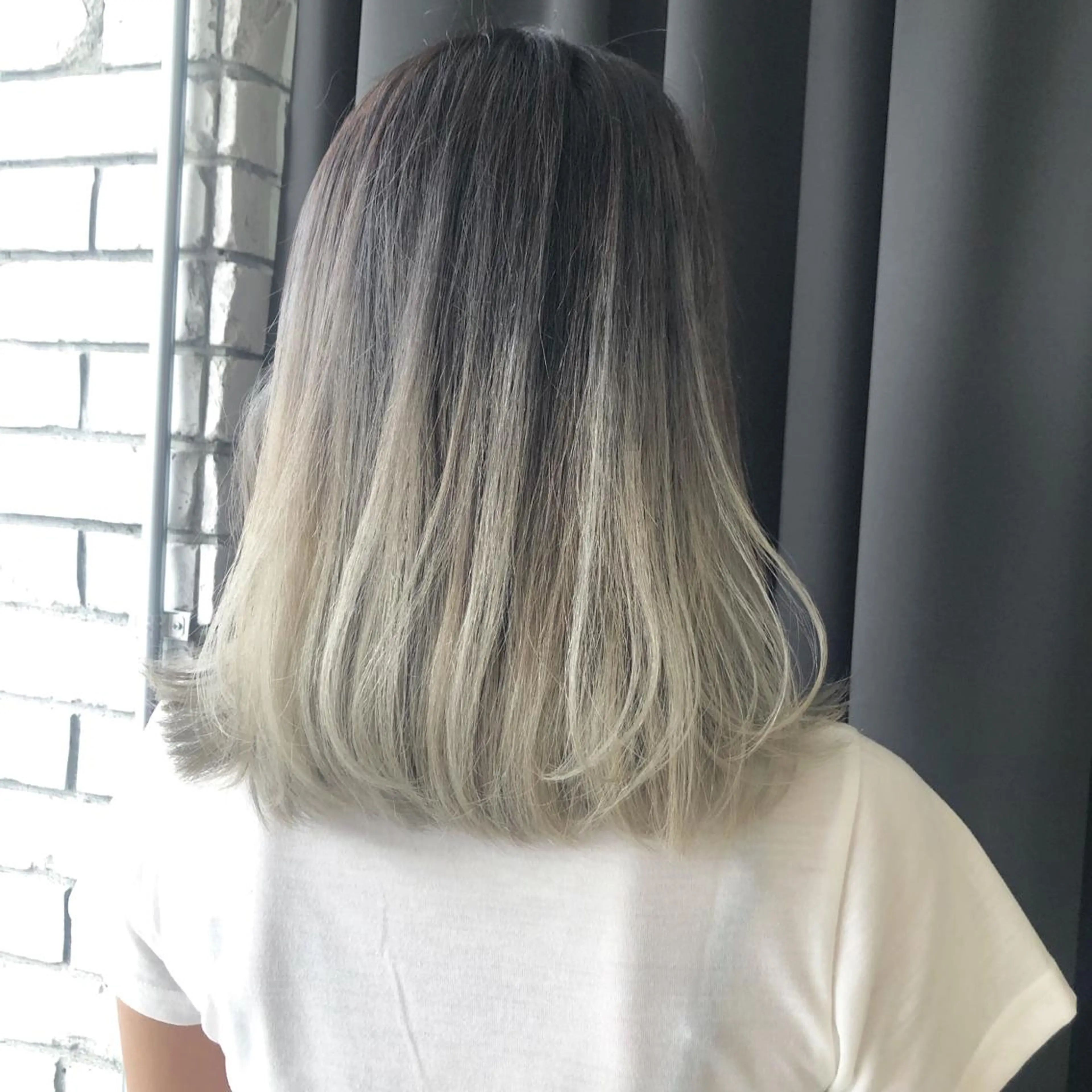 セミロング カラー バレイヤージュ レイヤーカット ORIKA 美容室のヘアスタイル