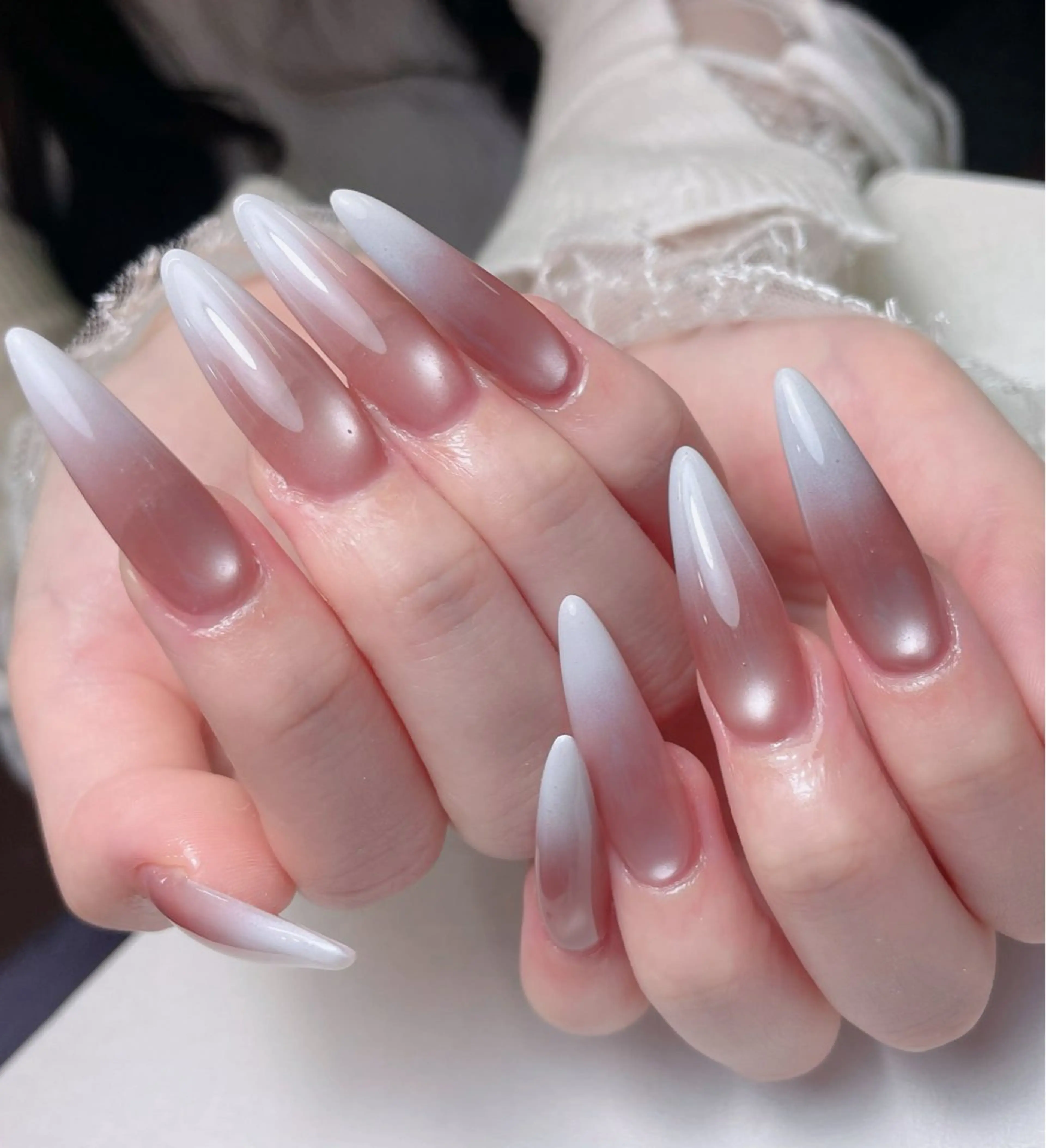 ネイル オーロラネイル フットネイル フレンチネイル ジェルネイル ガラスフレンチ ハンドネイル 中野駅から2分 MEO NAILのネイルデザイン