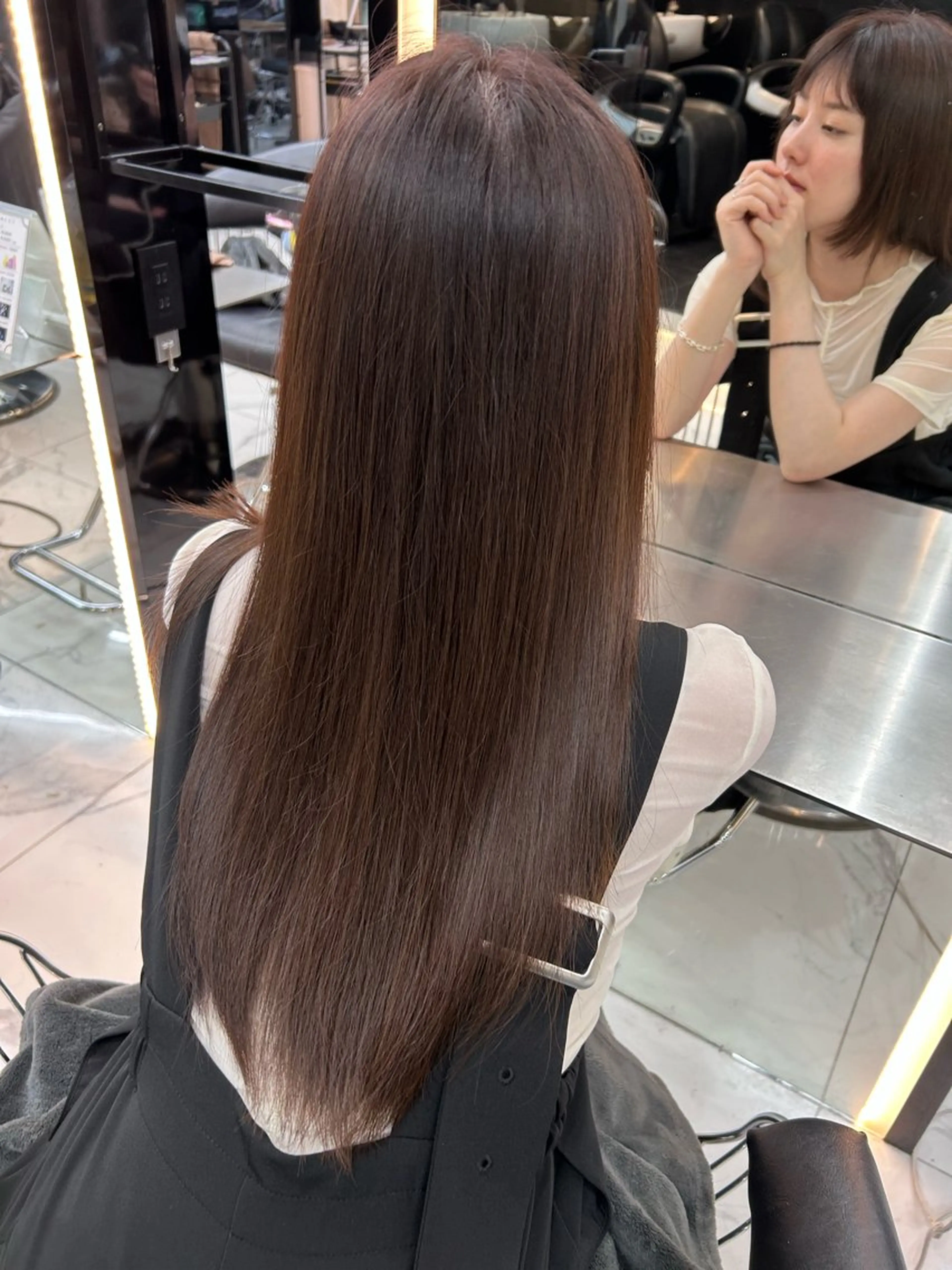 カラー ナズ ナズのヘアスタイル