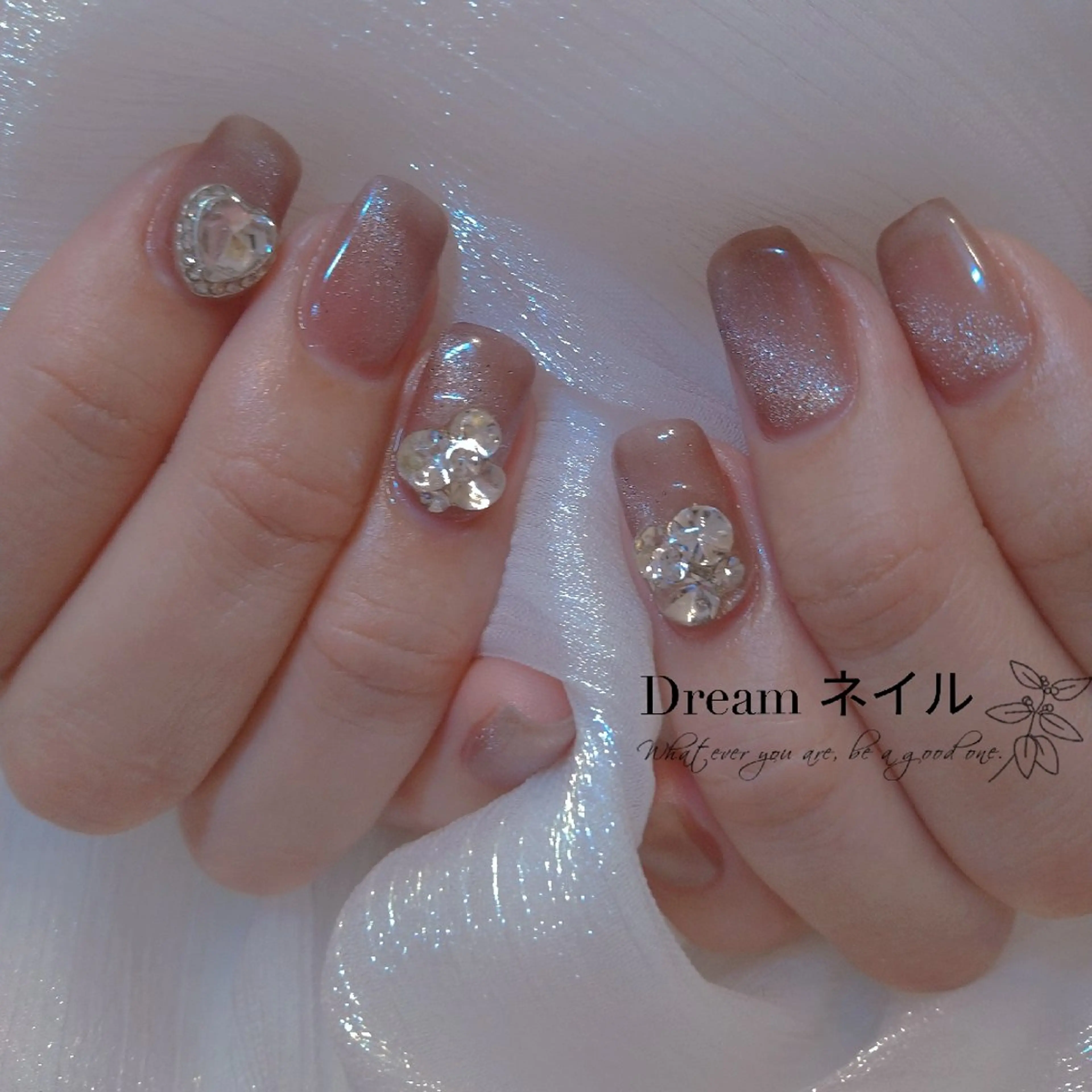 ネイル キラキラネイル マグネットネイル ハンドネイル ネイリストゆか💅 長さだし、深爪矯正のネイルデザイン