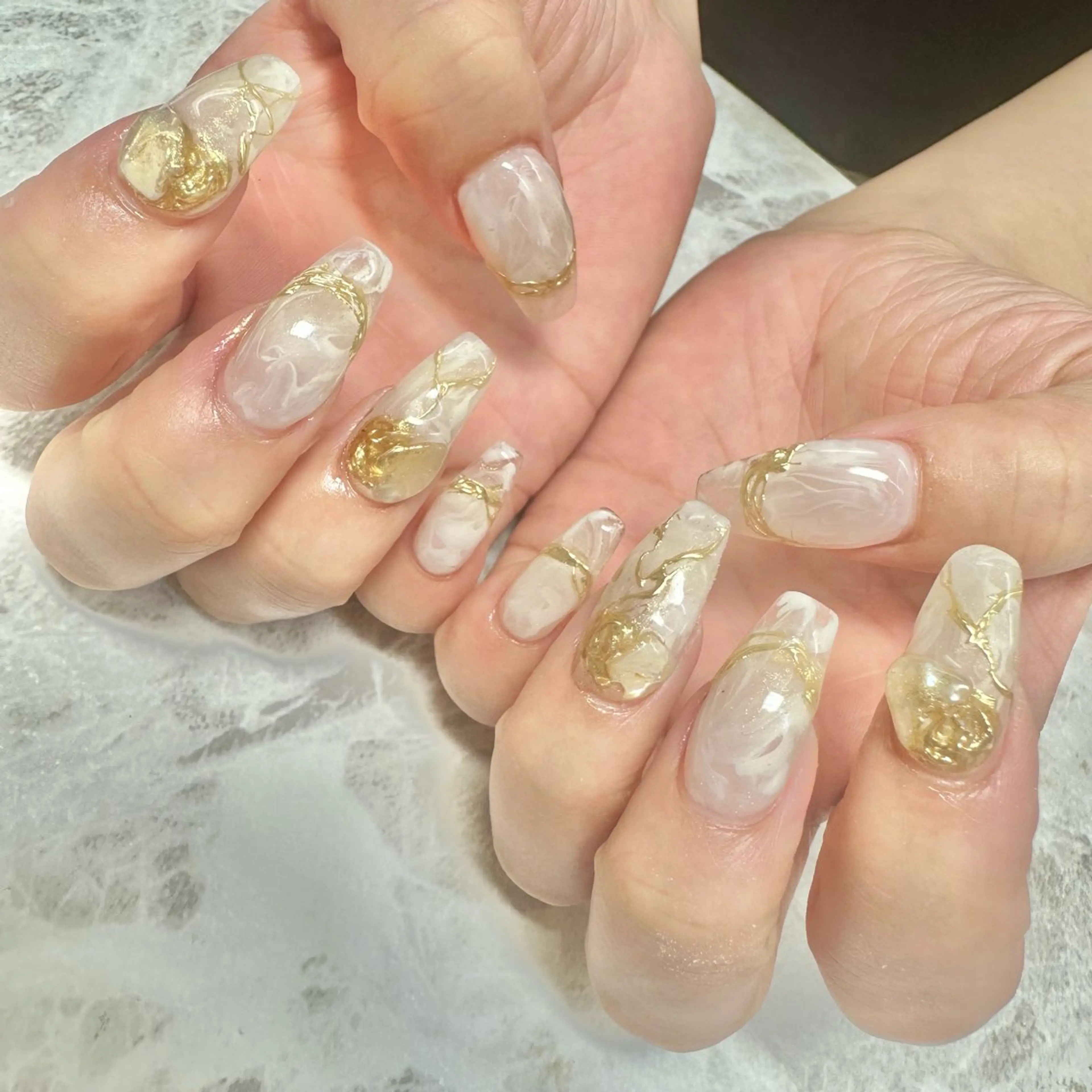 ネイル ゴールド キラキラネイル ニュアンスネイル 🤎CHARME NAIL🤎のネイルデザイン
