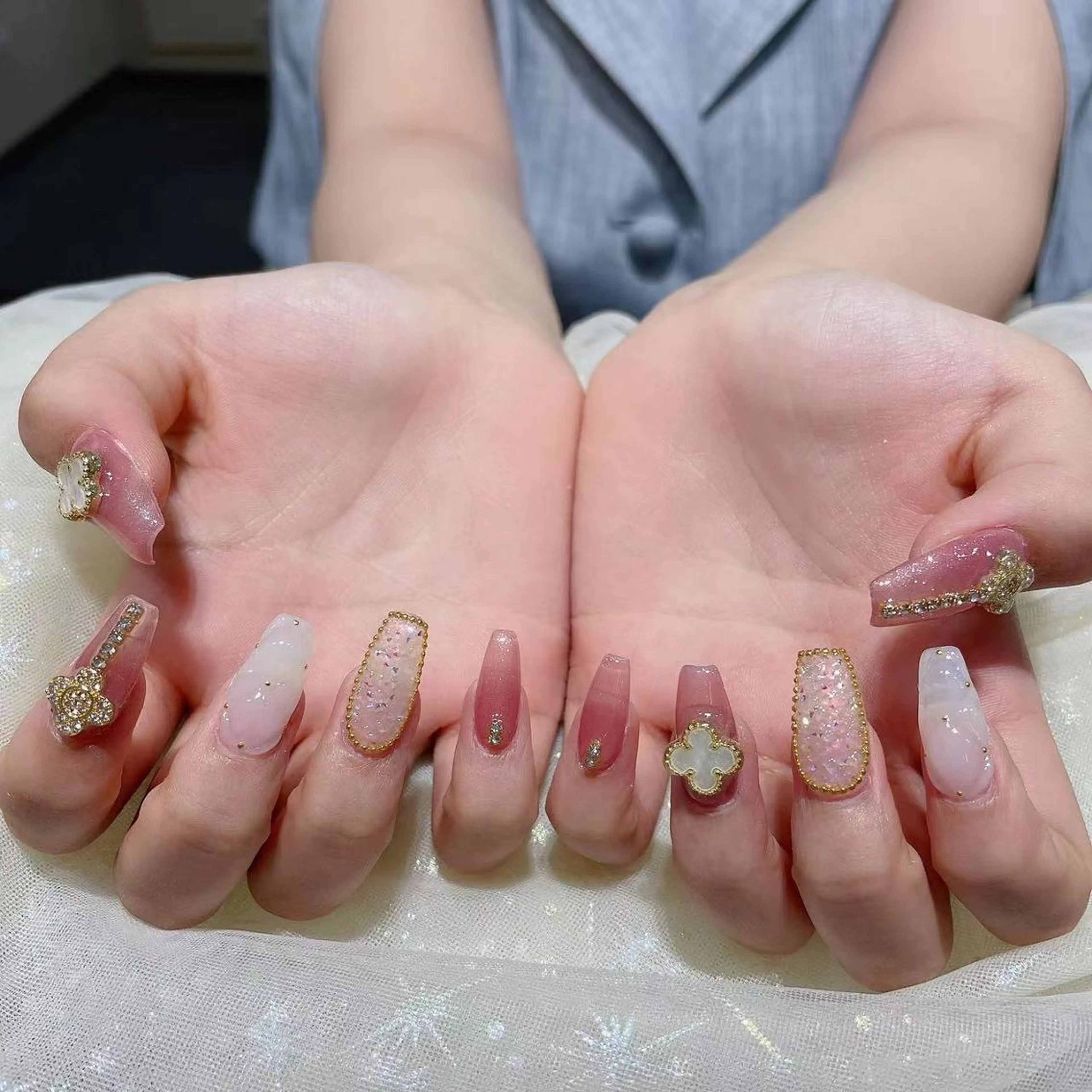 ネイル アートネイル 長さ出し ネイルチップ Queens みなみのネイルデザイン