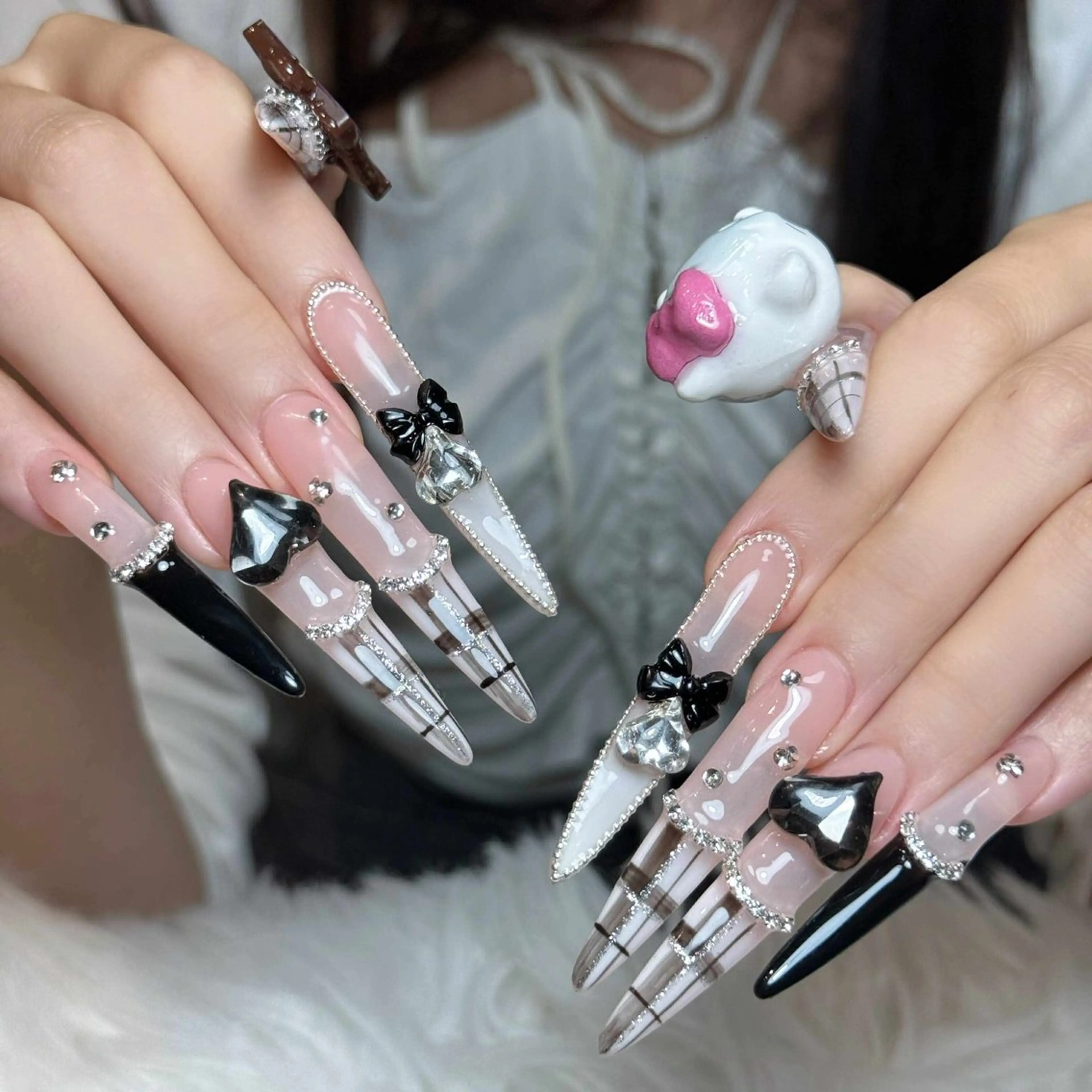 ネイル フレンチネイル ジェルネイル キラキラネイル 韓国ネイル マグネットネイル Julli NailStudioのネイルデザイン
