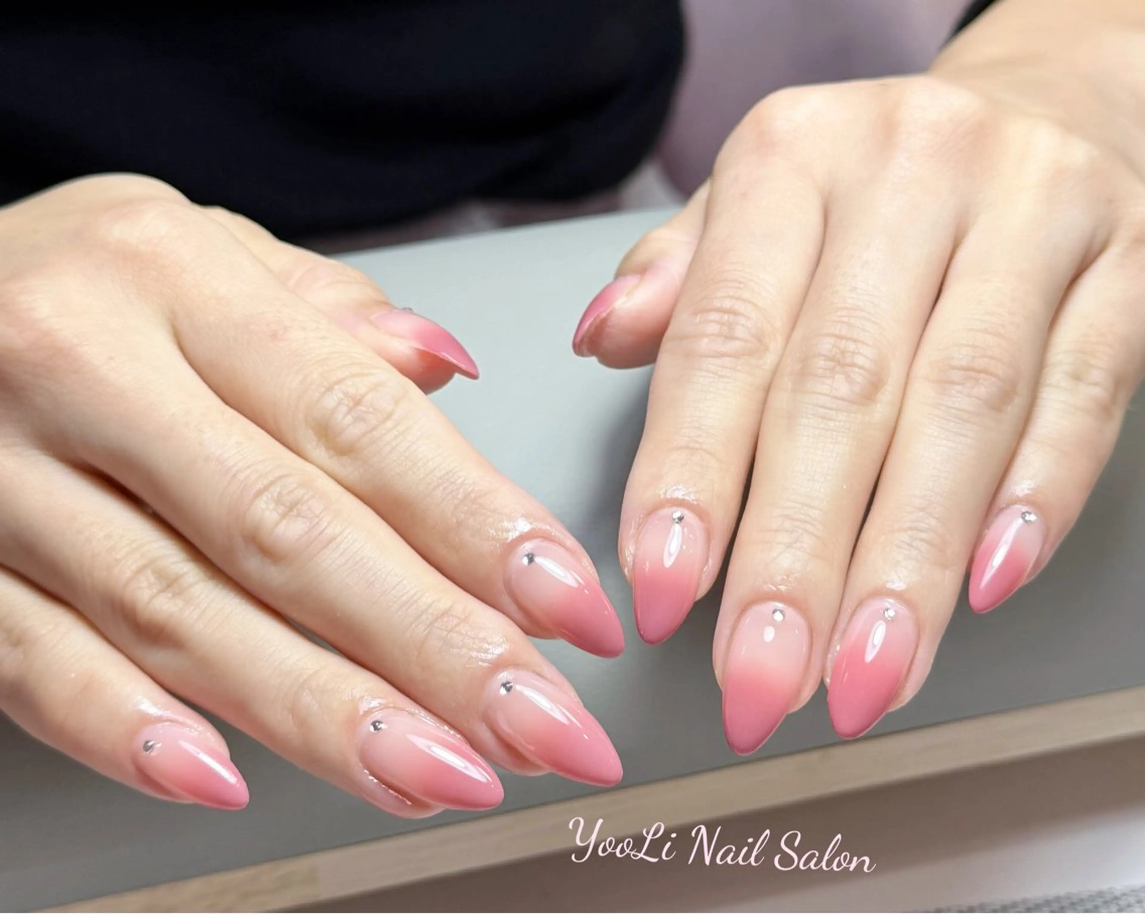 ネイル フレンチネイル グラデーション キラキラネイル 韓国ネイル マグネットネイル ハンドネイル 🎀🎀YooLi Nail Salonのネイルデザイン
