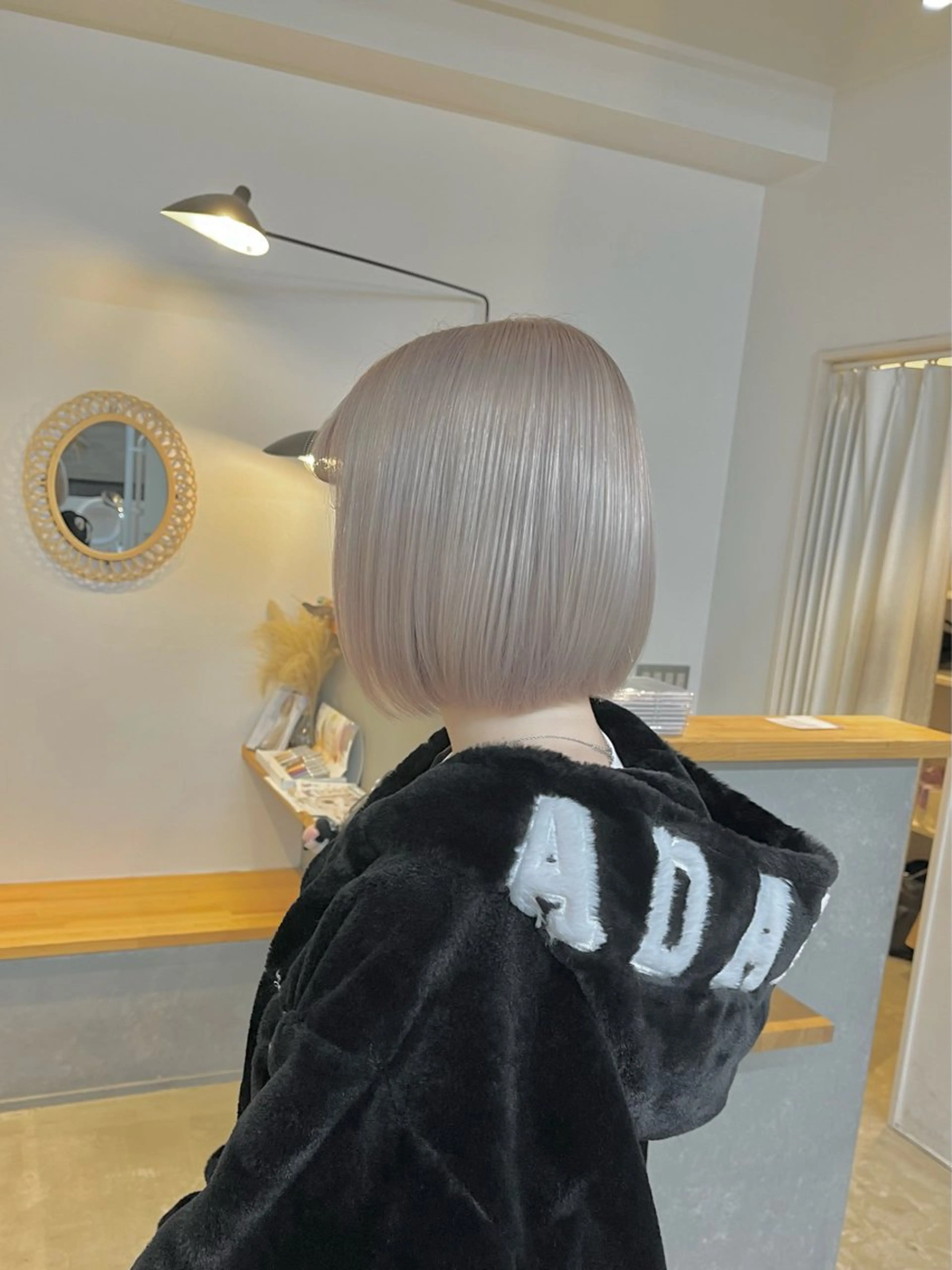 ショート カラー ヘアカラー ハイトーンカラ ー/小川のヘアスタイル