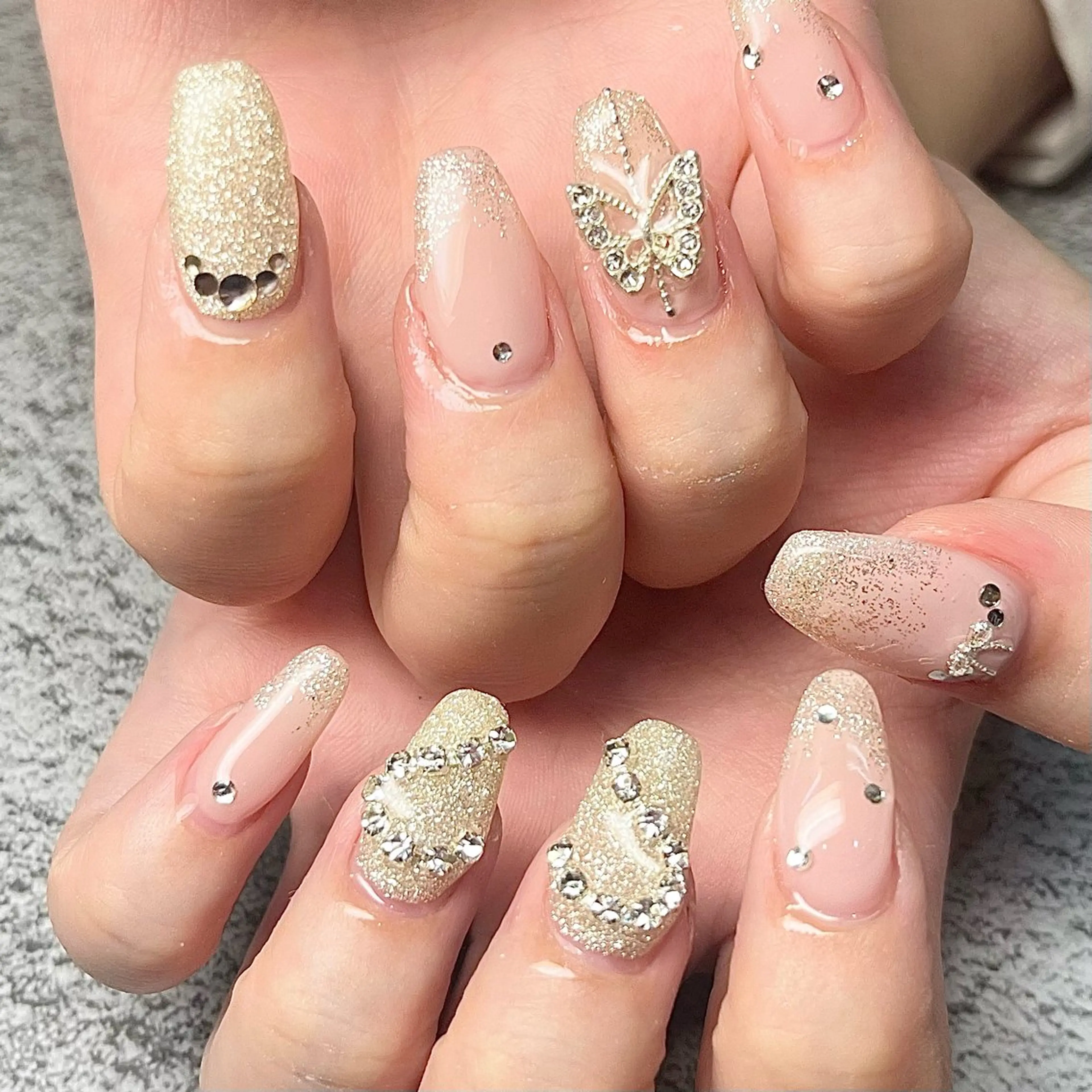 ネイル ストーンネイル ハンドネイル Queen nail 北堀江 ASUKAのネイルデザイン