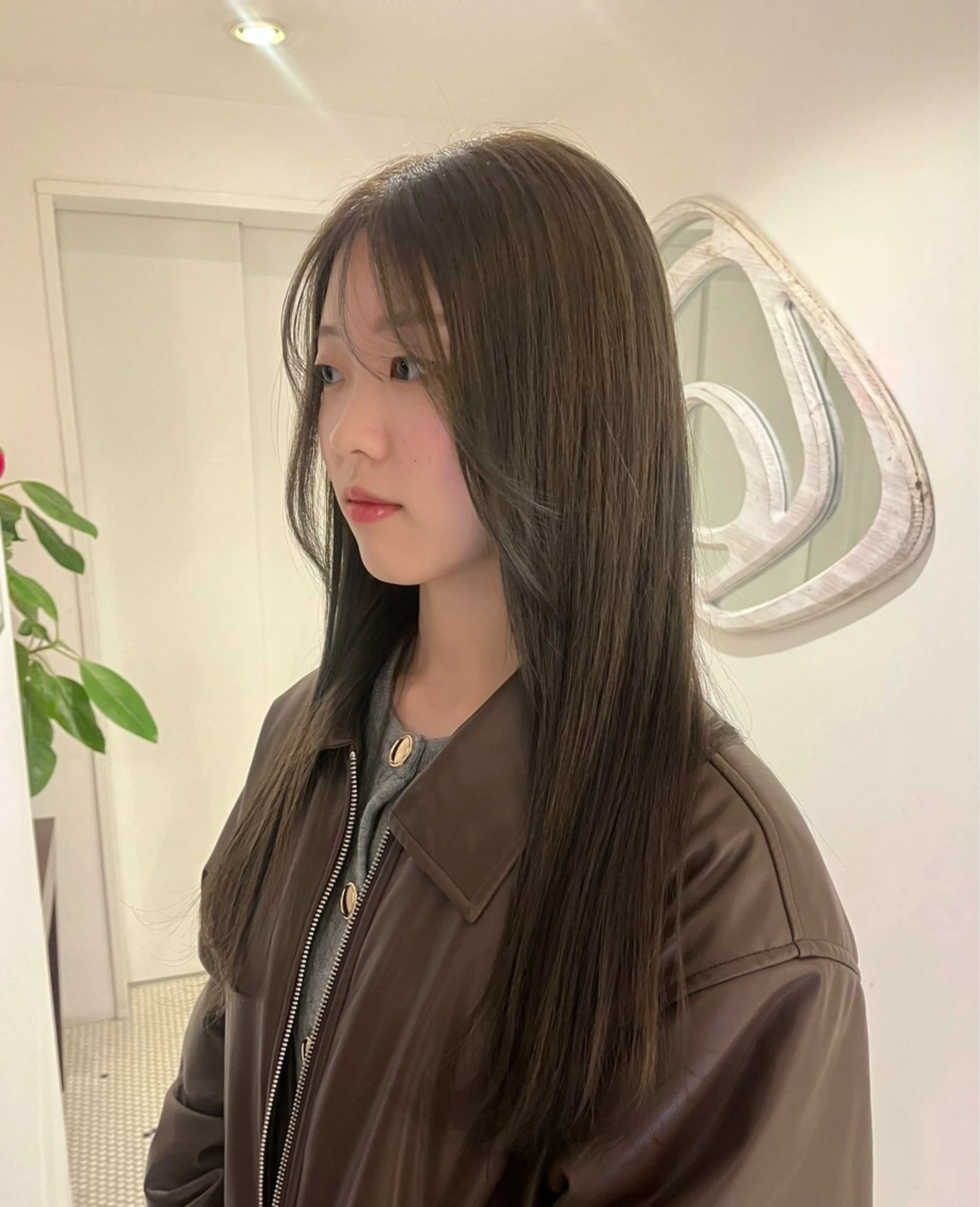 ロング ヘアカラー あやか/ベージュ /透け感カラーのヘアスタイル