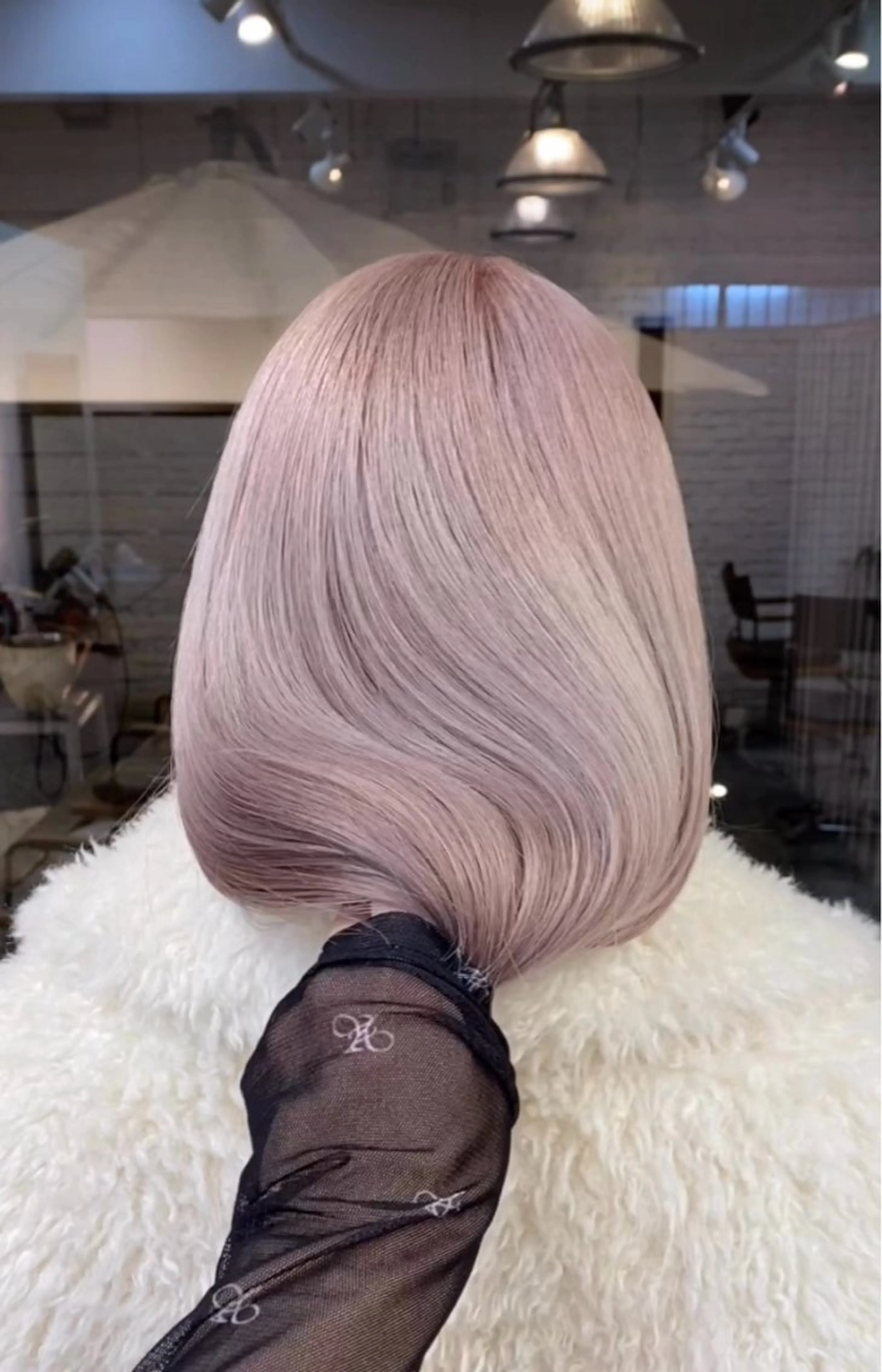 カラー hinata /ハイトーンのヘアスタイル