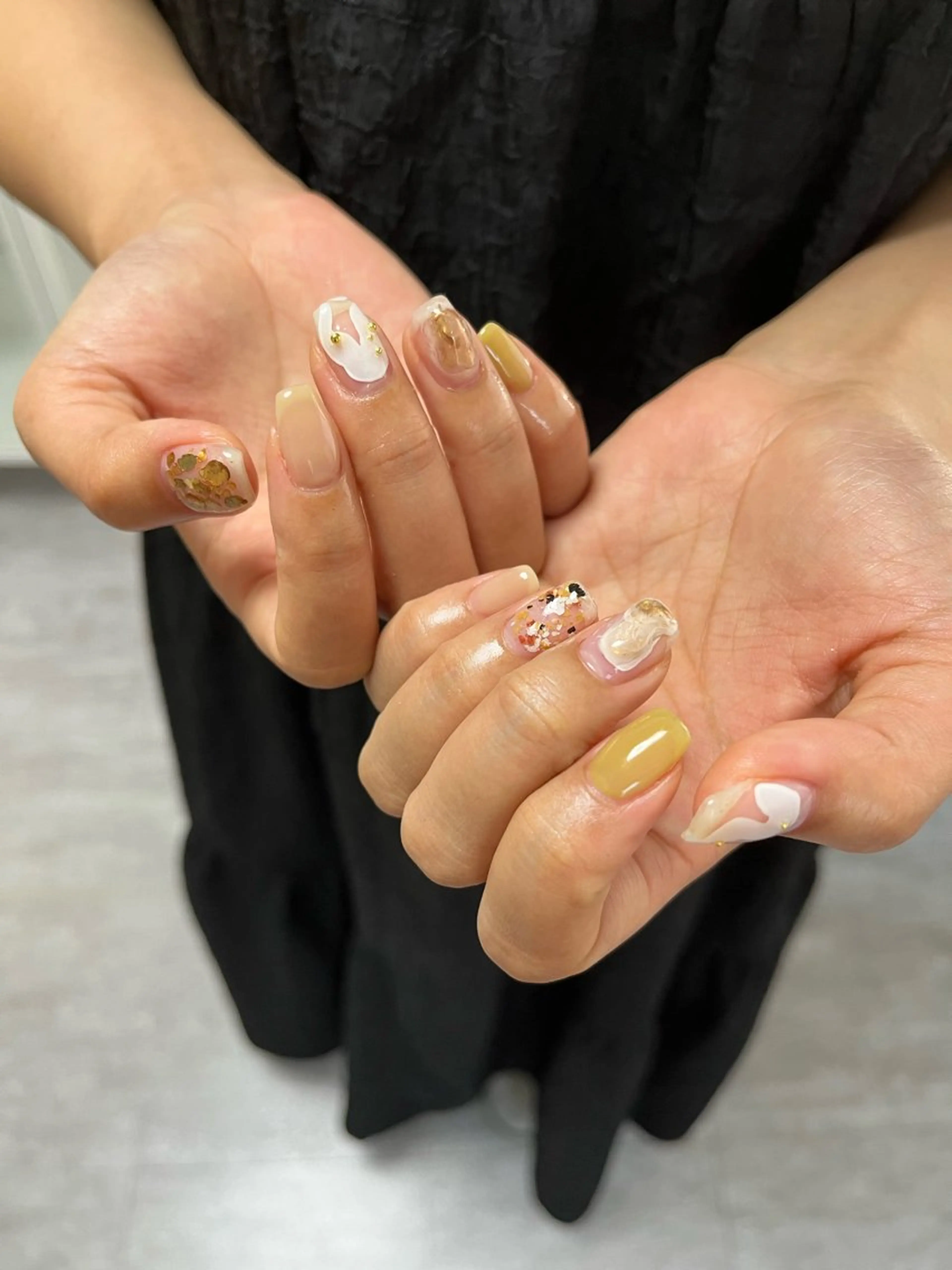 ネイル ハンドネイル une／YUKINA 🫧大人nuanceのネイルデザイン