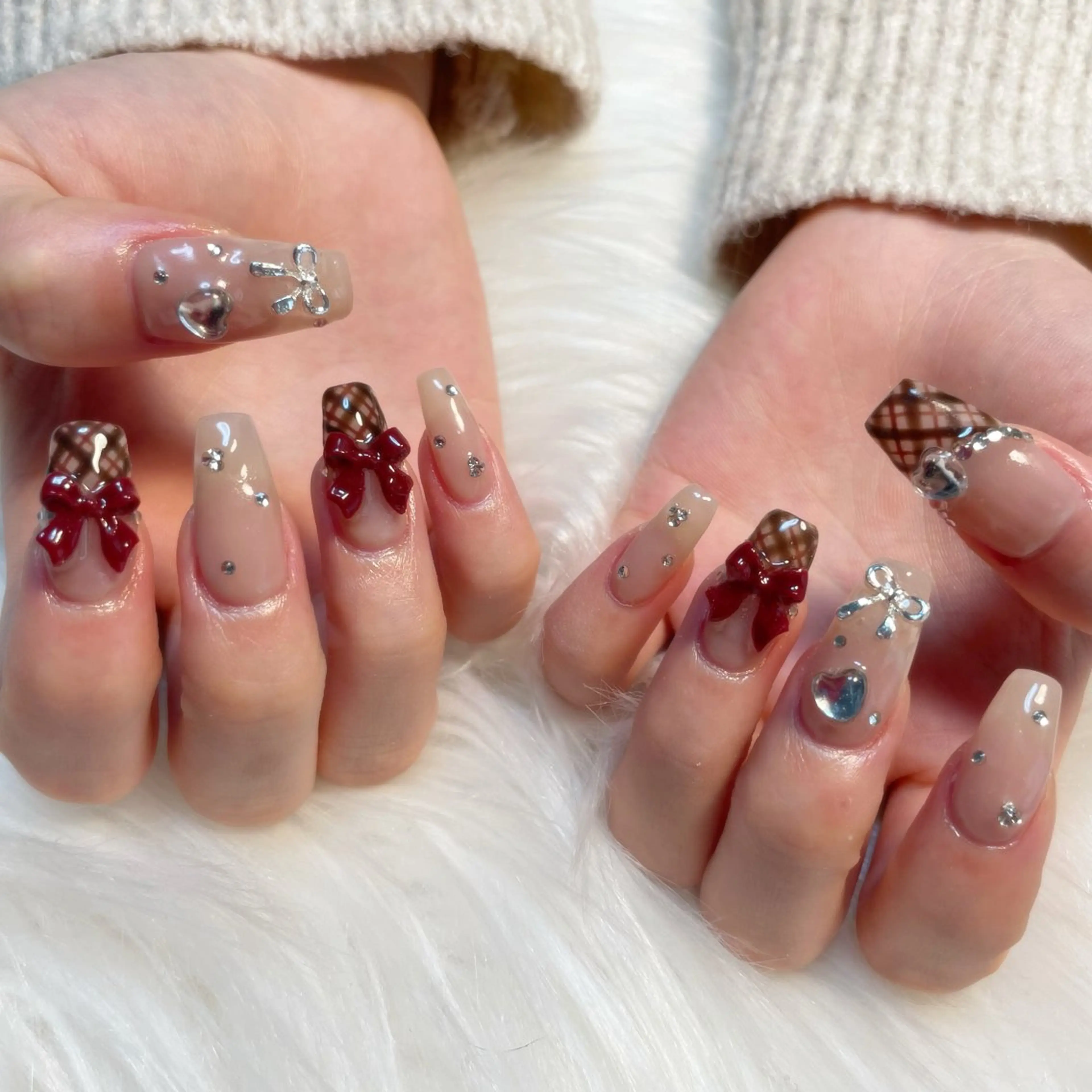 ネイル ハンドネイル ゴテゴテ💙ワンホン リオナのネイルデザイン