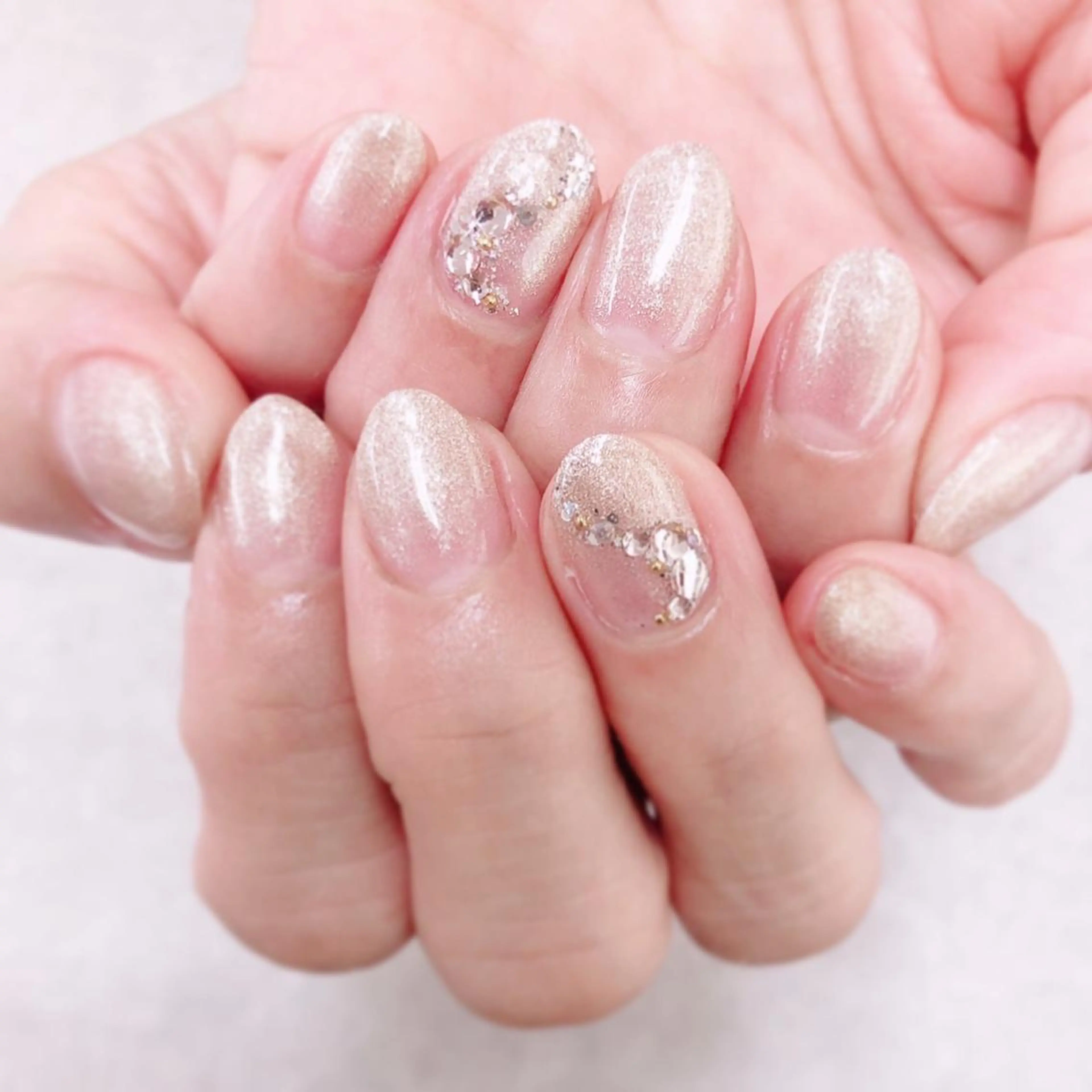 ネイル ゴールド オフィスネイル ハンドネイル FASTNAIL PLUS 新宿店のネイルデザイン