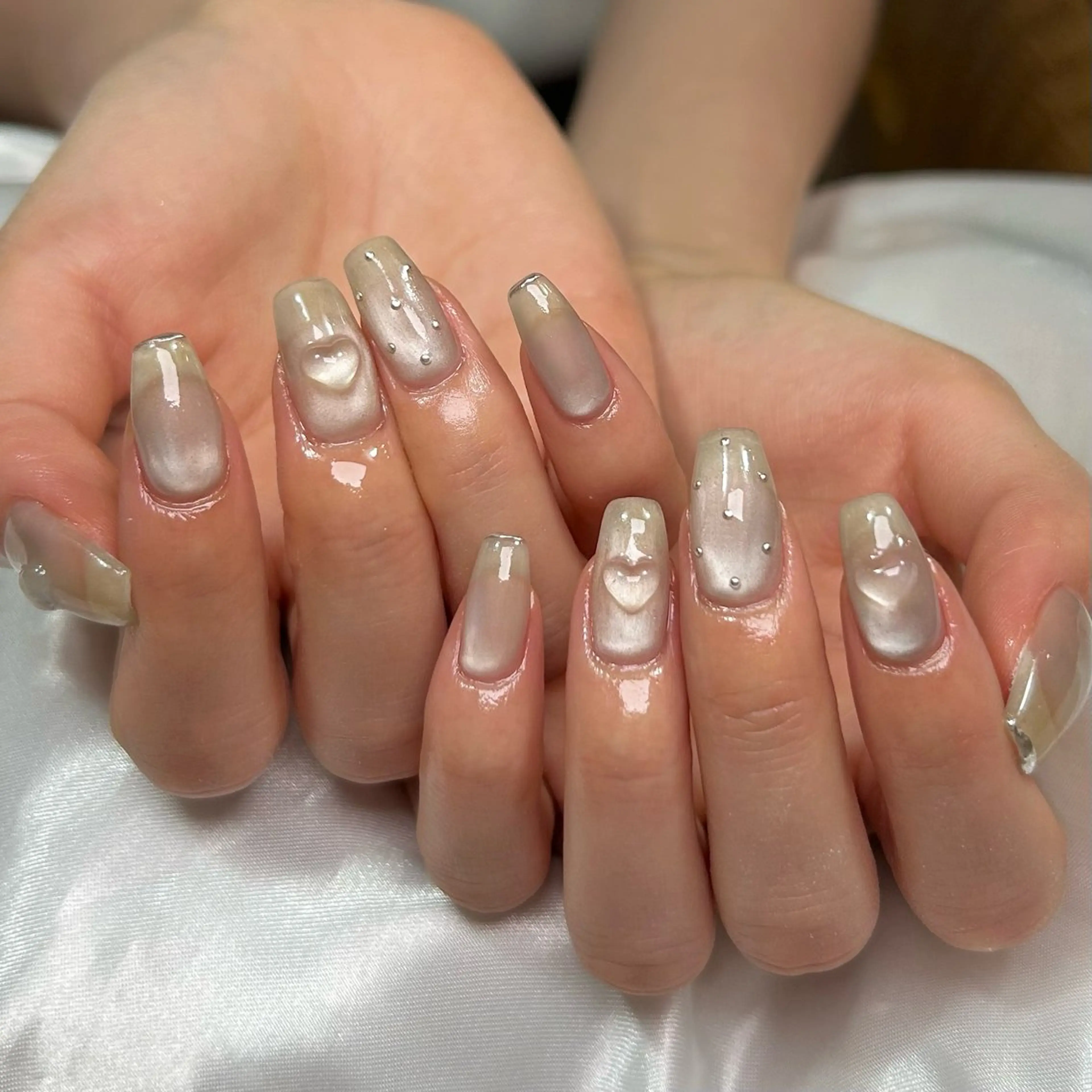 ネイル フレンチネイル マグネットネイル シルバー shine'an fuka🌿🫧のネイルデザイン